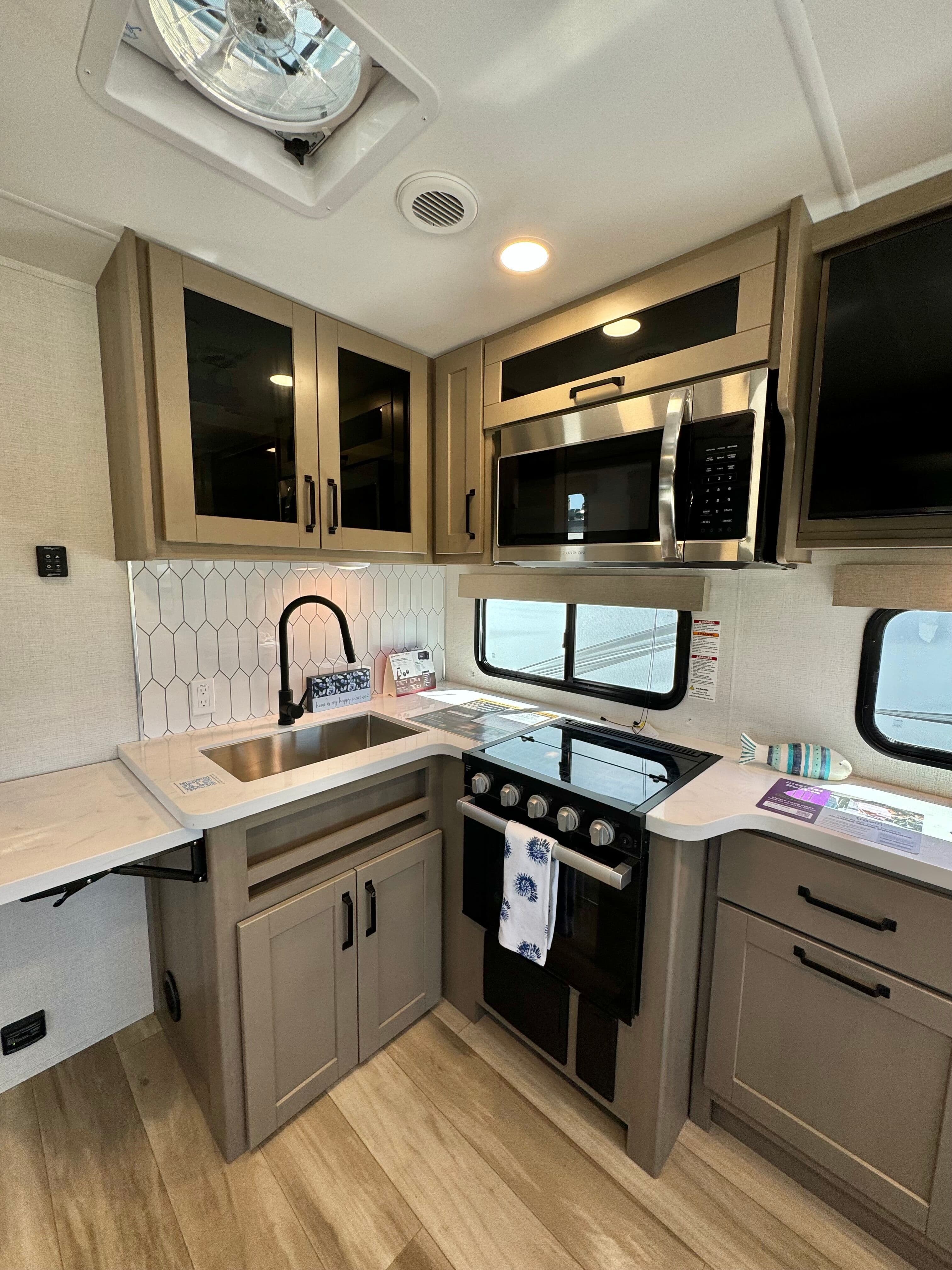 2025 Grand Design 2025 Grand Design Reflection - thumbnail 21