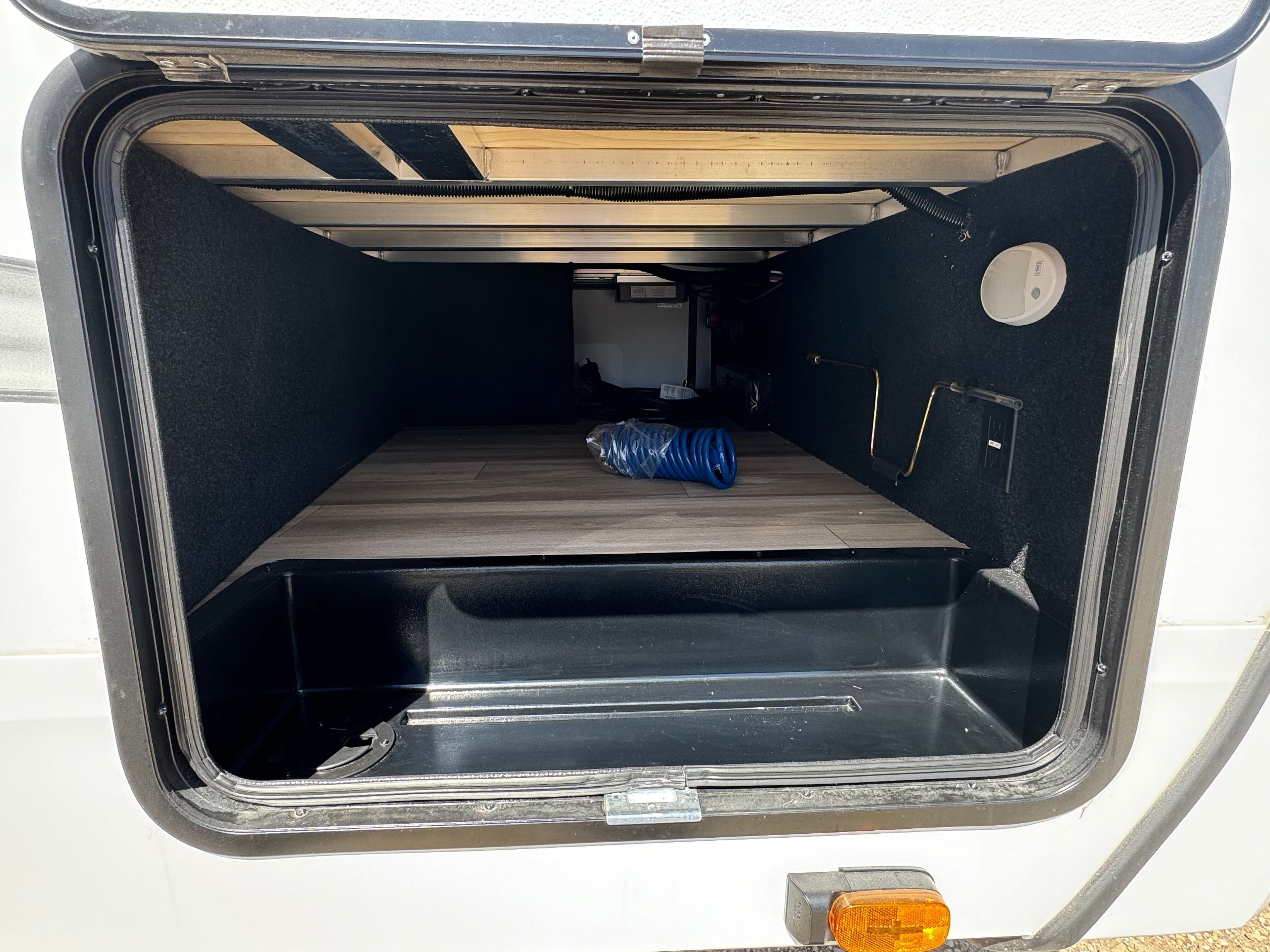 2025 Grand Design 2025 Grand Design Reflection - thumbnail 4