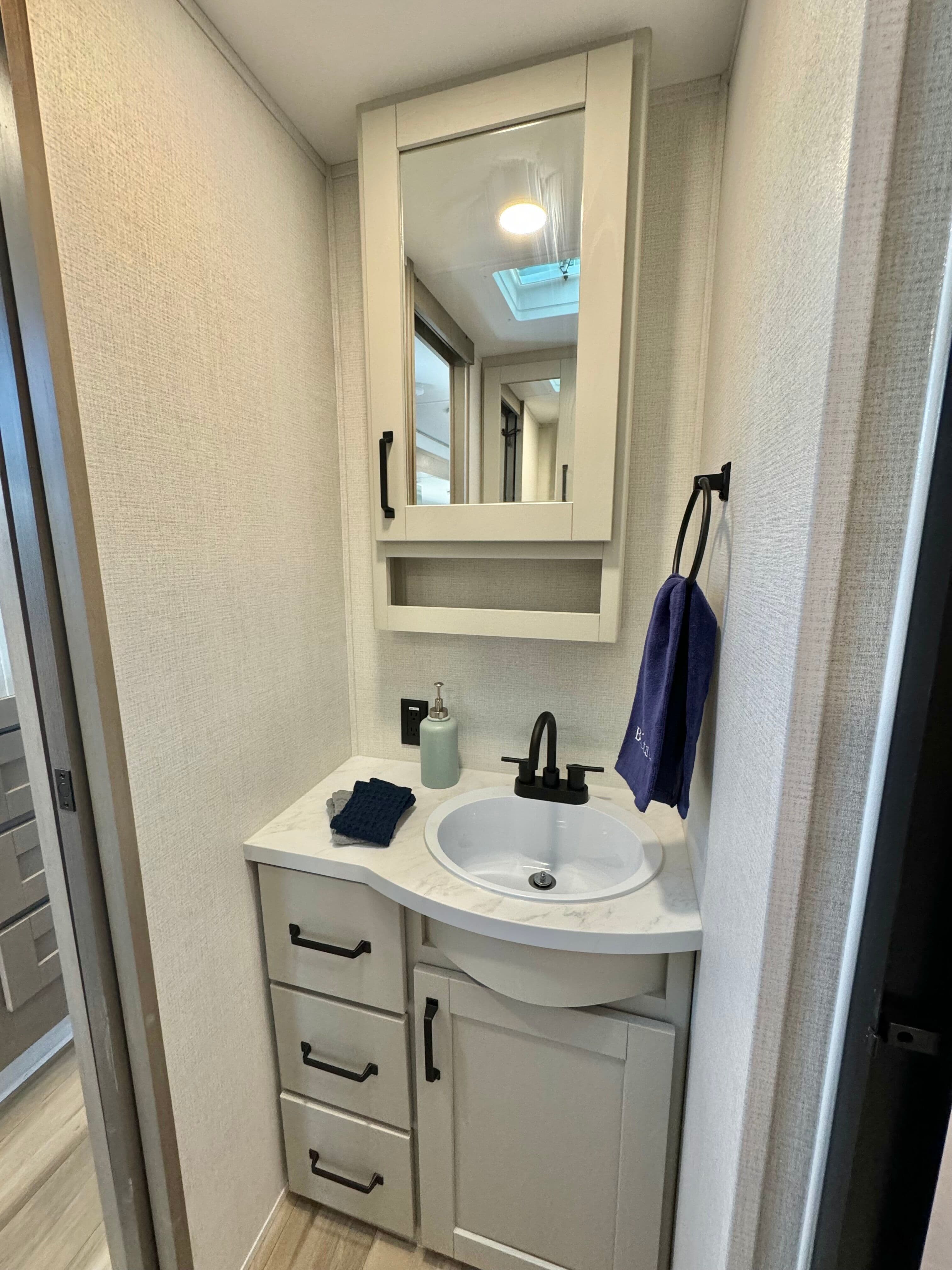 2025 Grand Design 2025 Grand Design Reflection - thumbnail 30