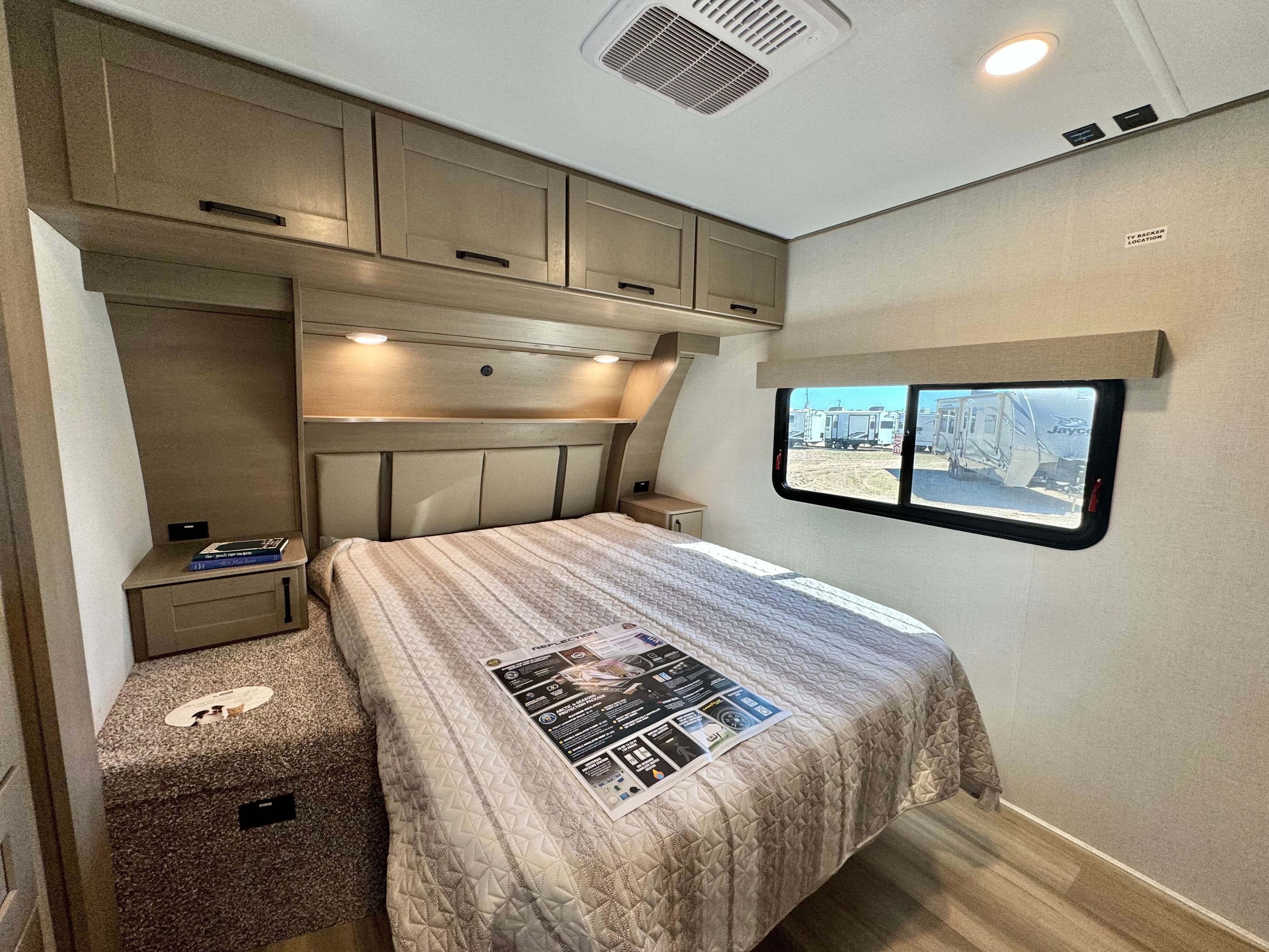 2025 Grand Design 2025 Grand Design Reflection - thumbnail 32