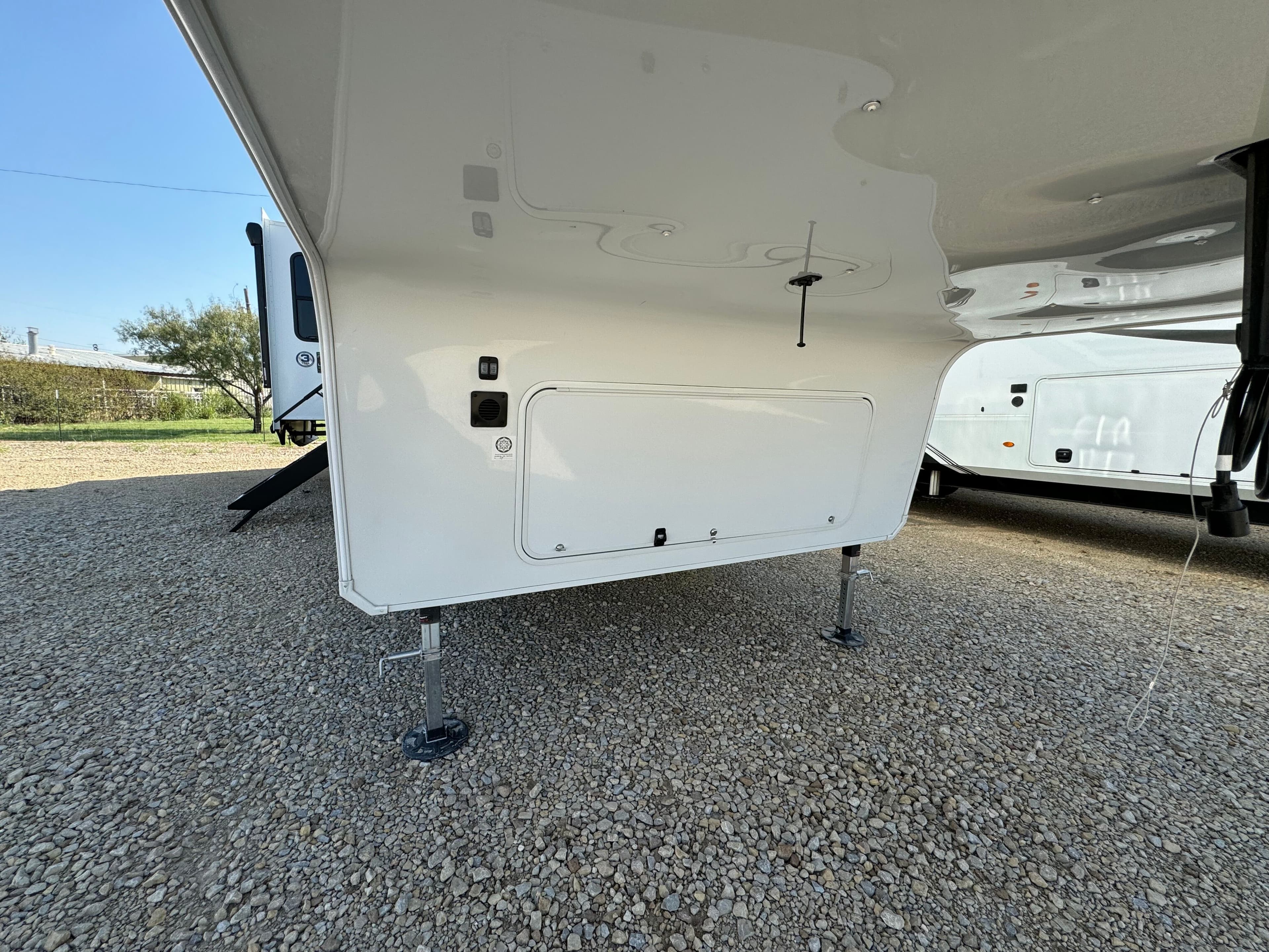 2025 Grand Design 2025 Grand Design Influence - thumbnail 16