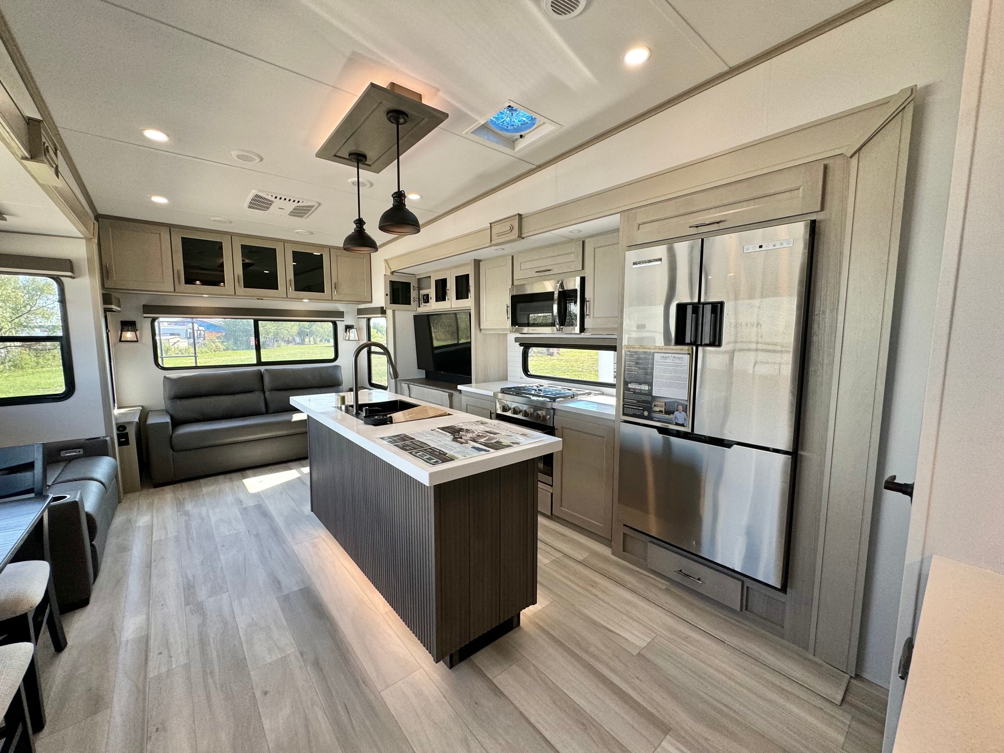 2025 Grand Design 2025 Grand Design Influence - thumbnail 18