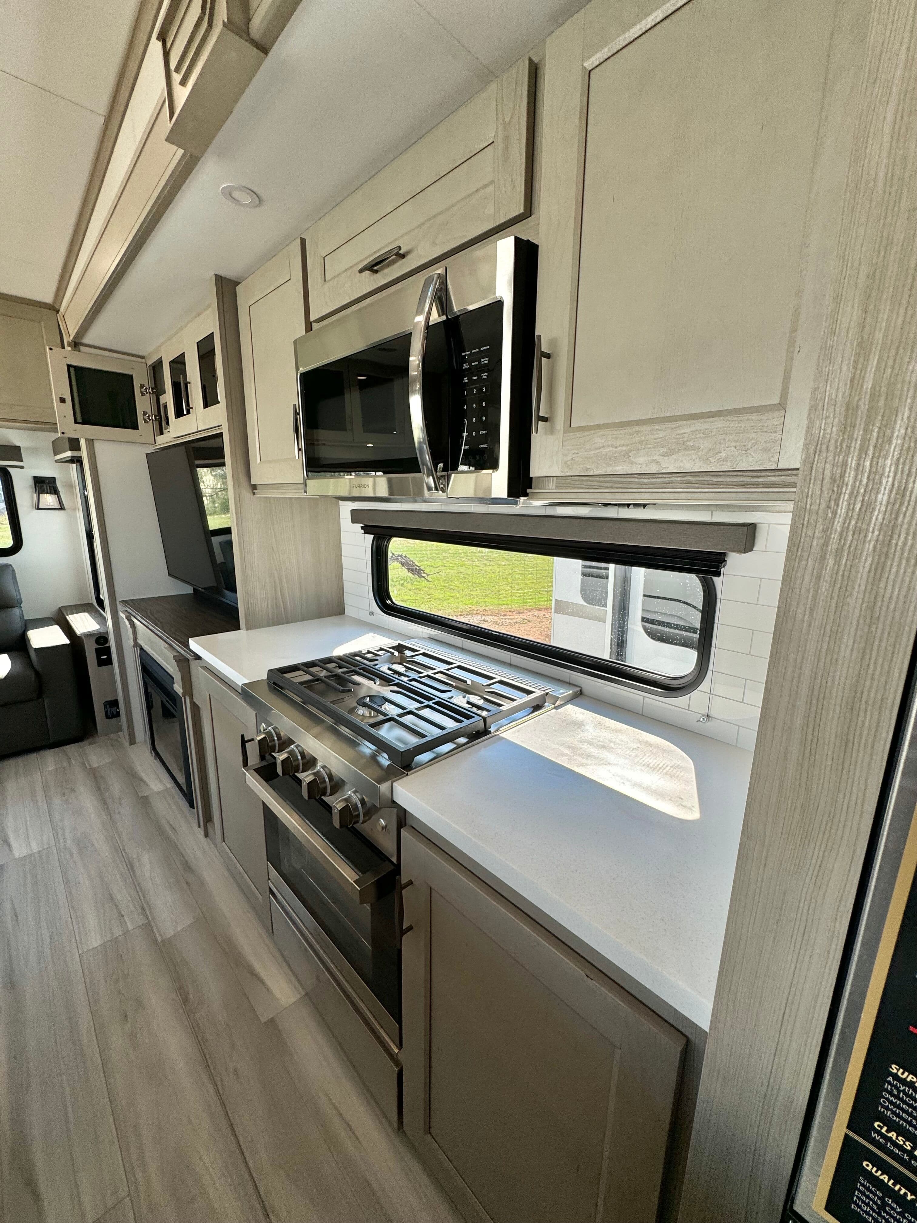 2025 Grand Design 2025 Grand Design Influence - thumbnail 23