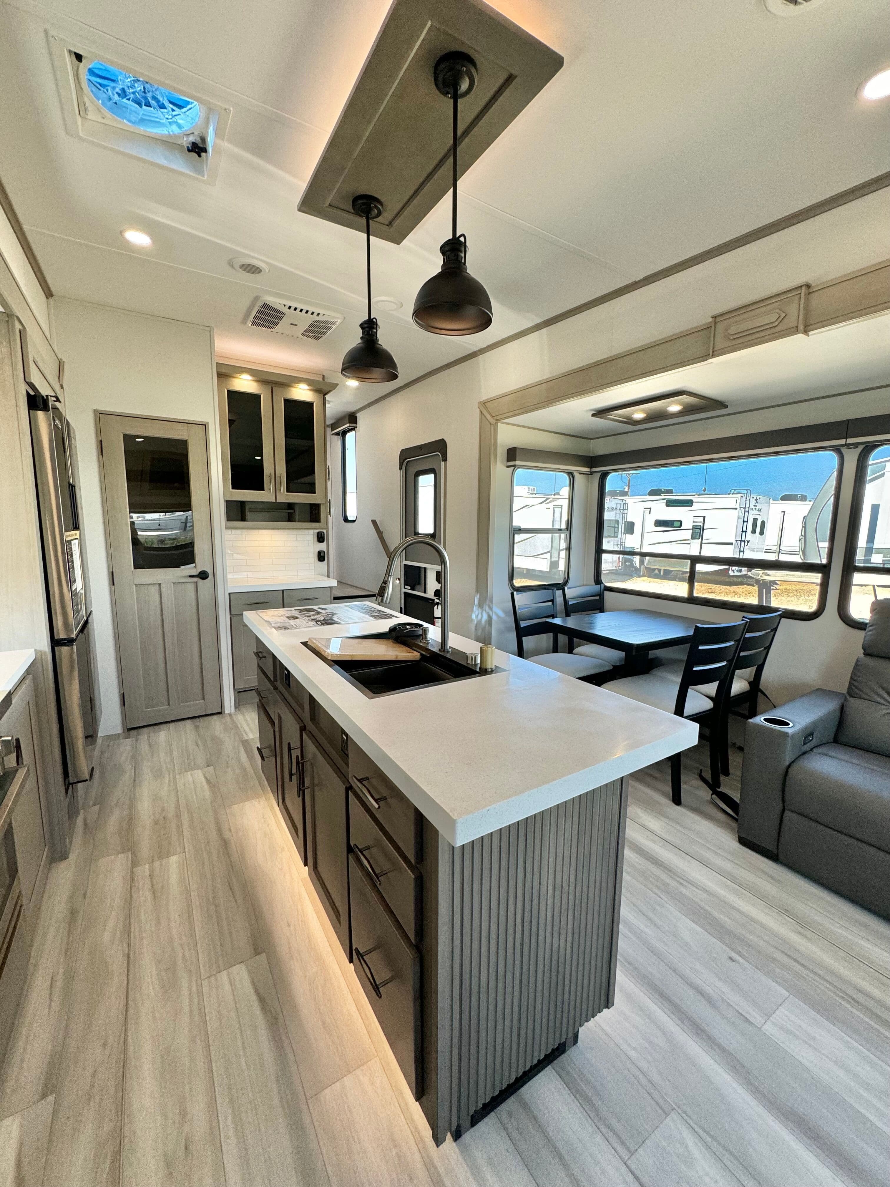 2025 Grand Design 2025 Grand Design Influence - thumbnail 26