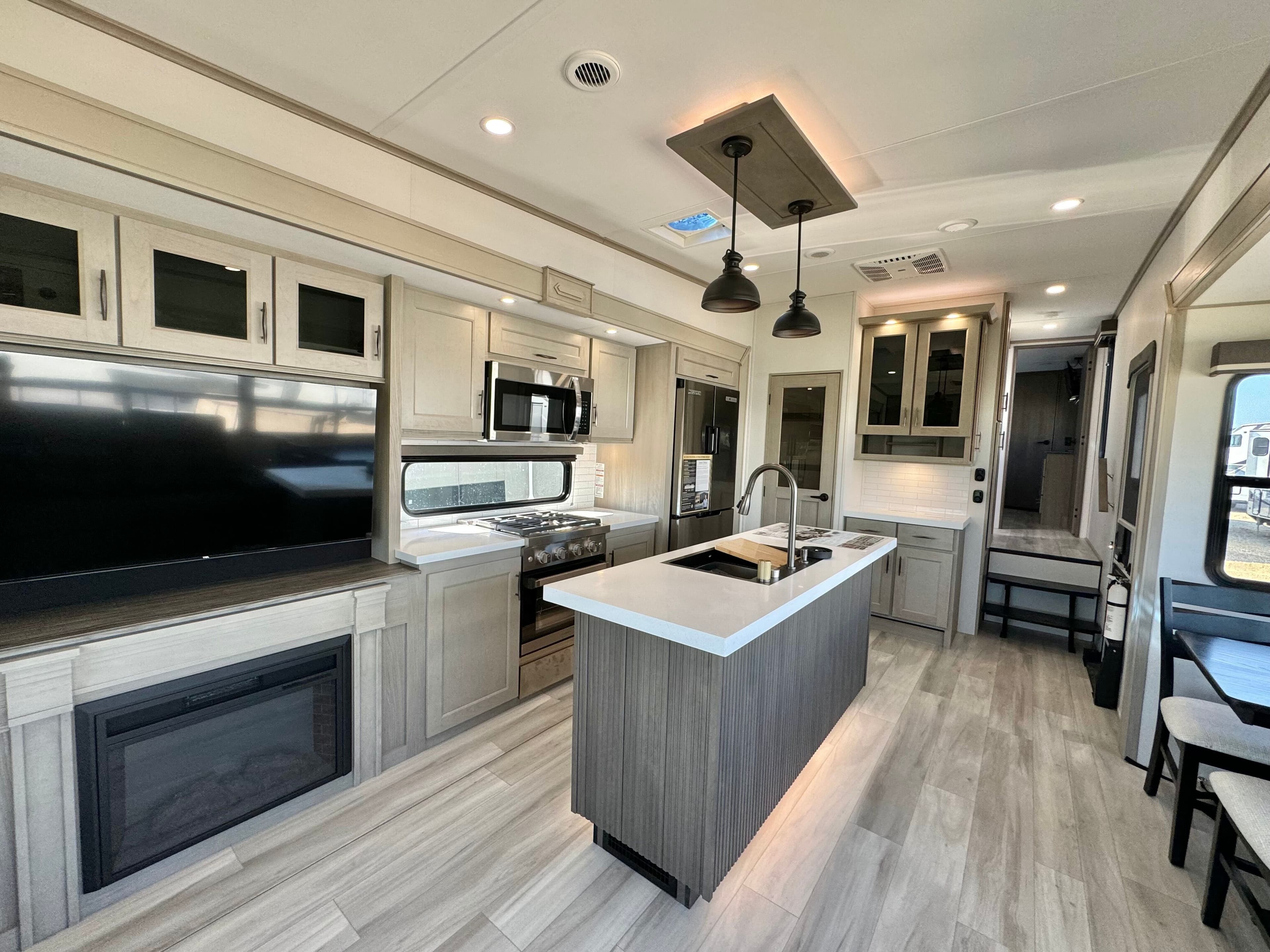 2025 Grand Design 2025 Grand Design Influence - thumbnail 32