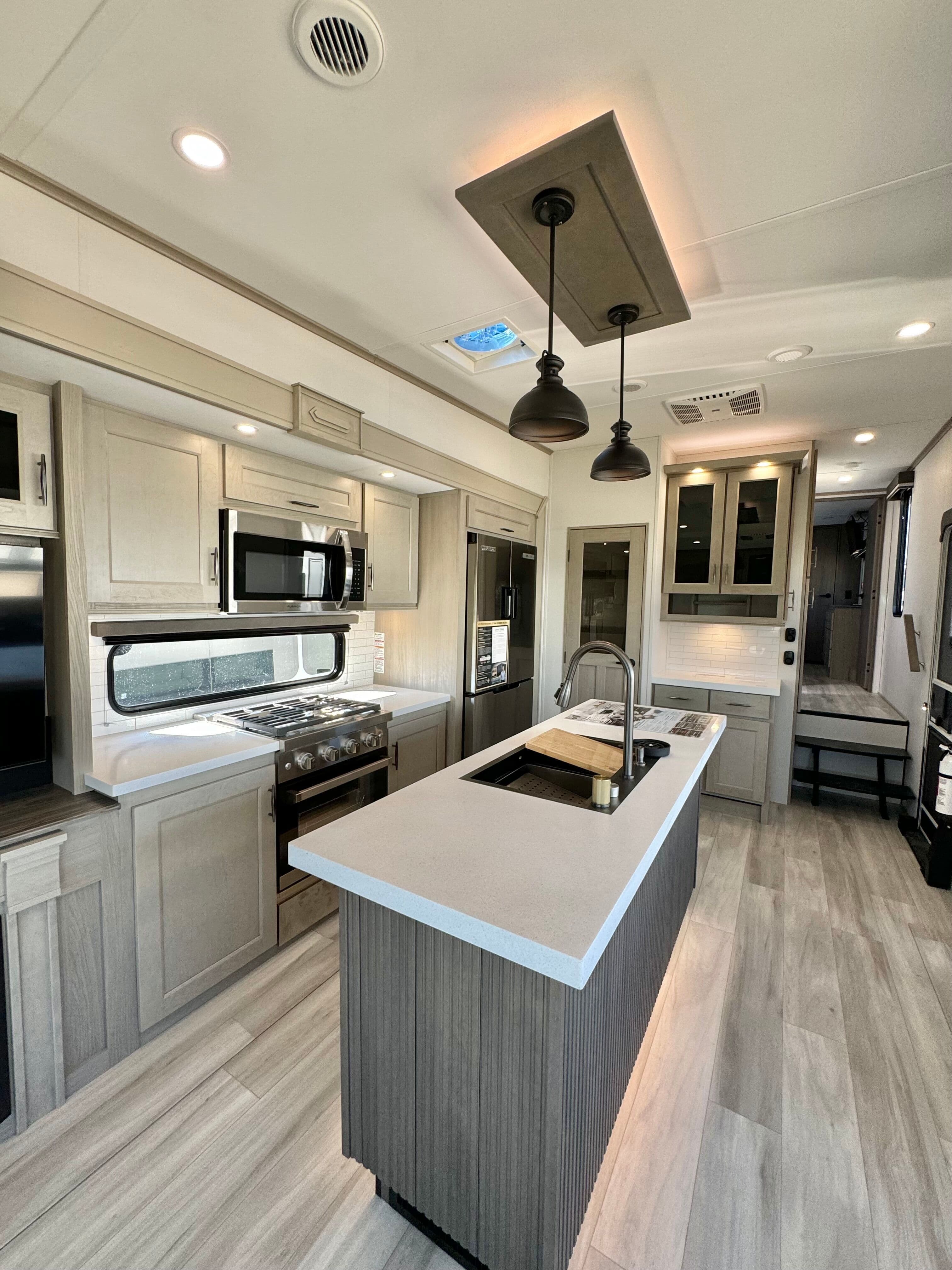 2025 Grand Design 2025 Grand Design Influence - thumbnail 33