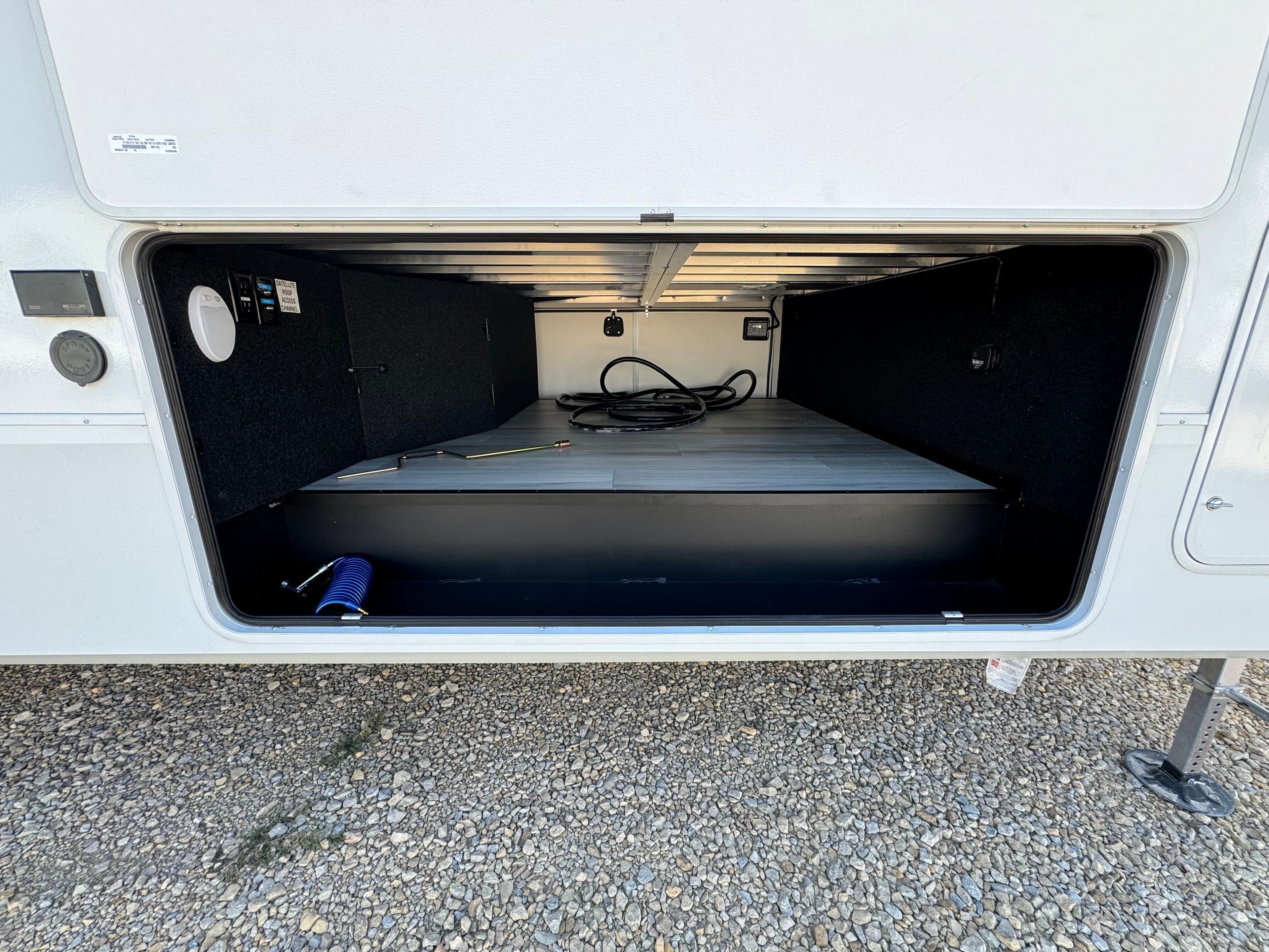 2025 Grand Design 2025 Grand Design Influence - thumbnail 5