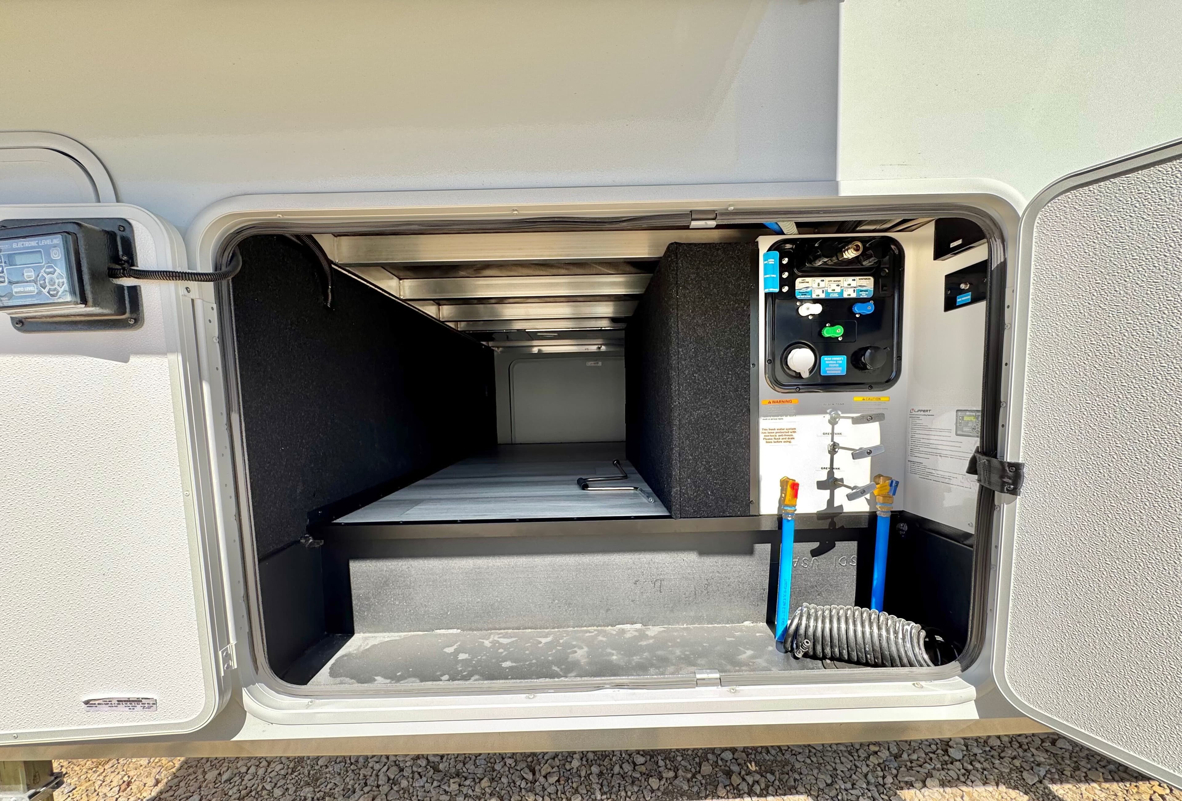 2025 Grand Design 2025 Grand Design Influence - thumbnail 18