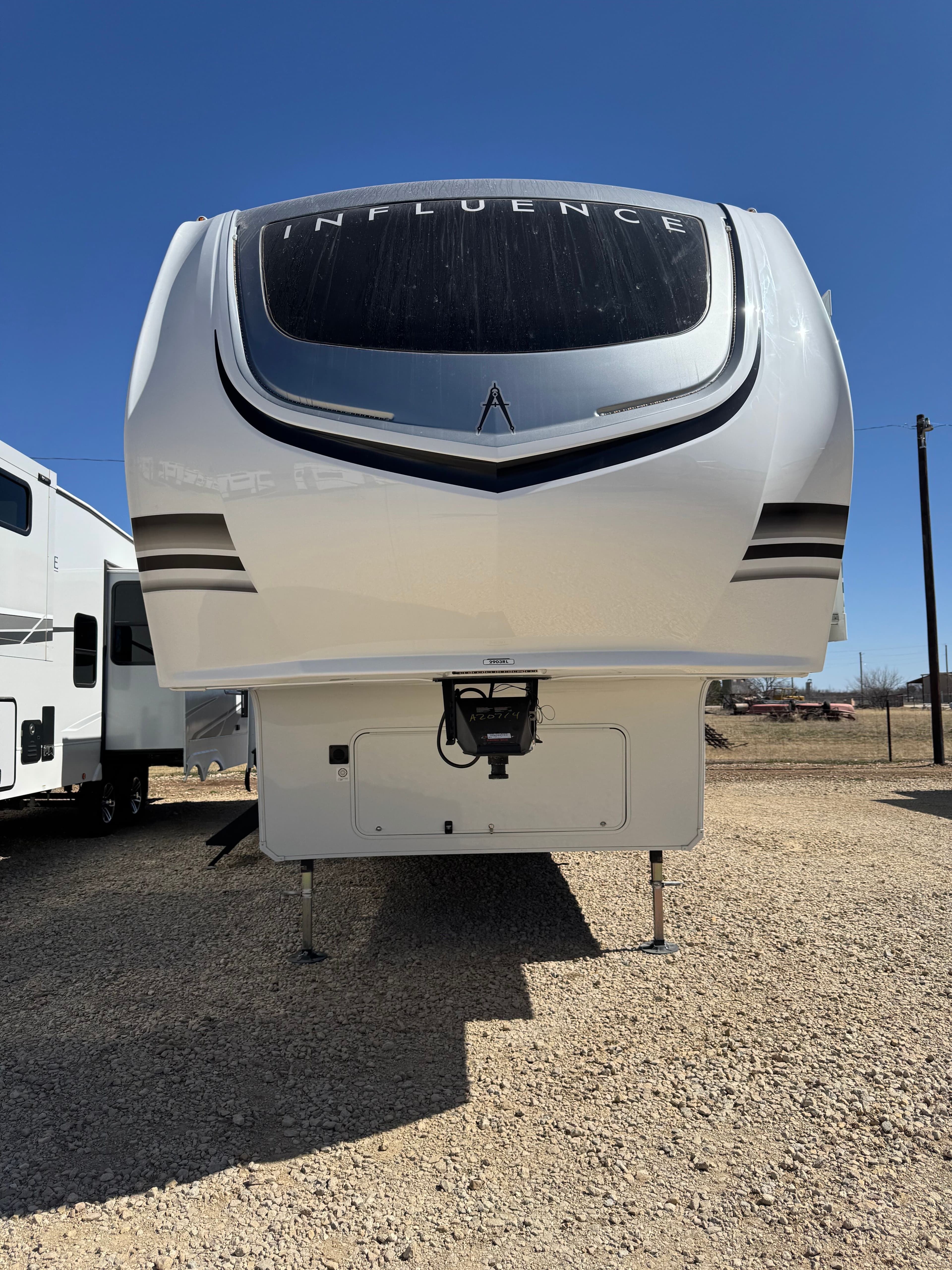 2025 Grand Design 2025 Grand Design Influence - thumbnail 3