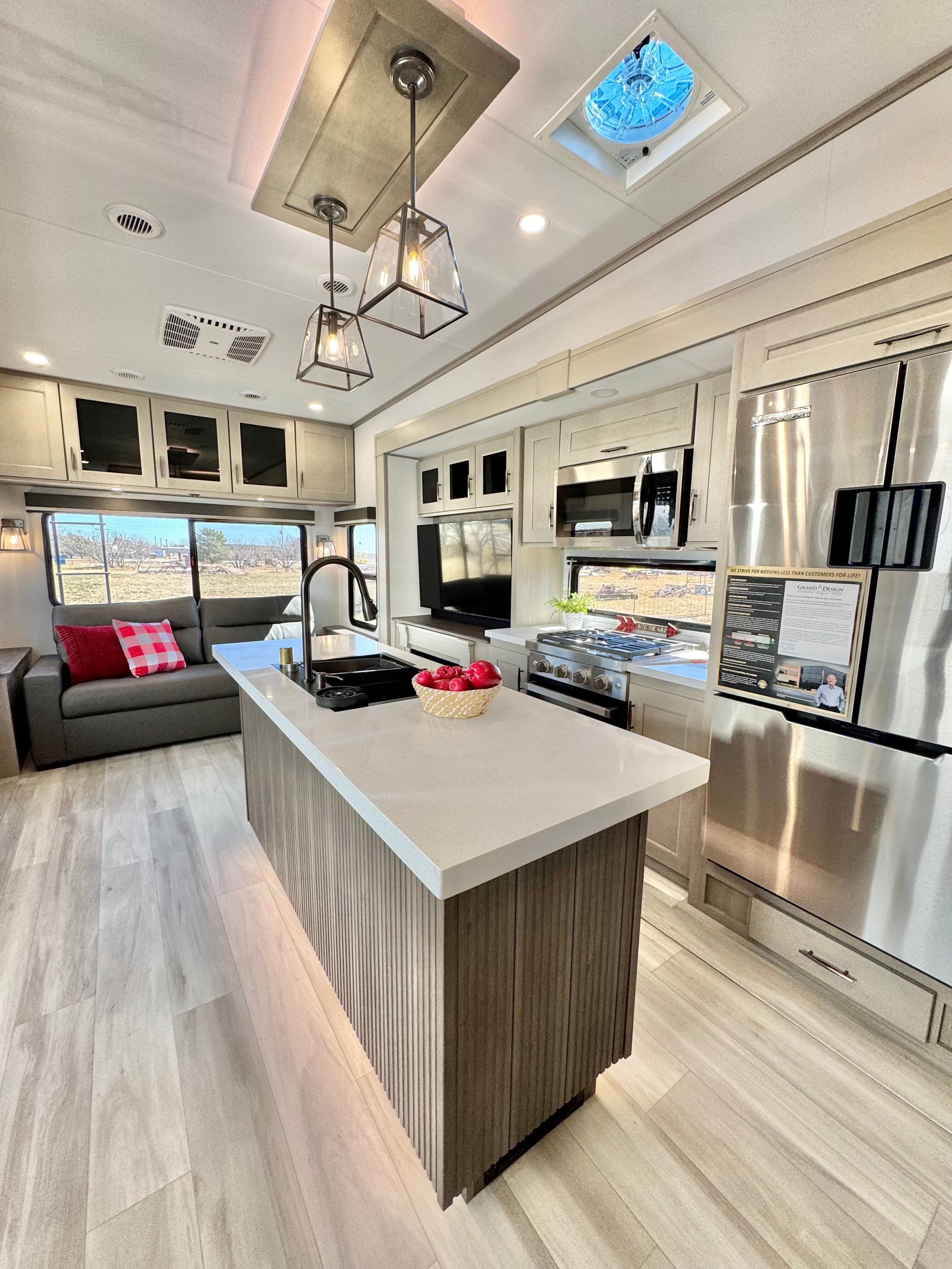 2025 Grand Design 2025 Grand Design Influence - thumbnail 25