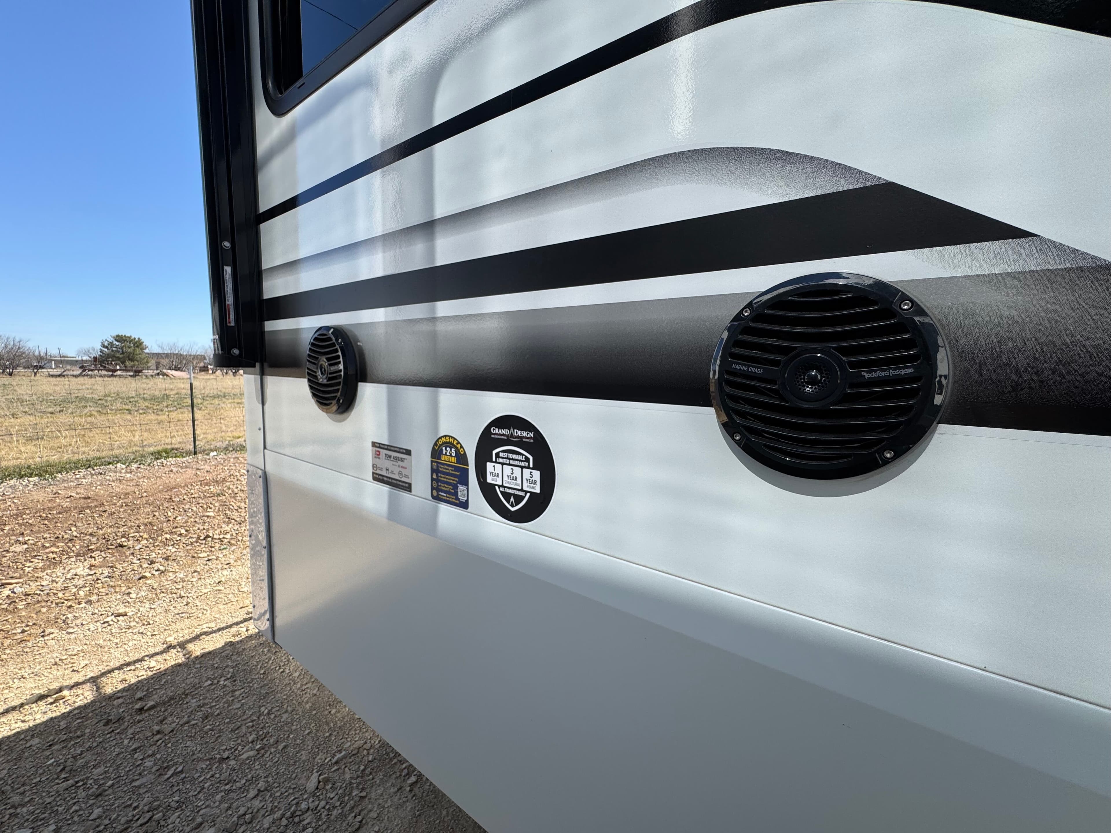 2025 Grand Design 2025 Grand Design Influence - thumbnail 10