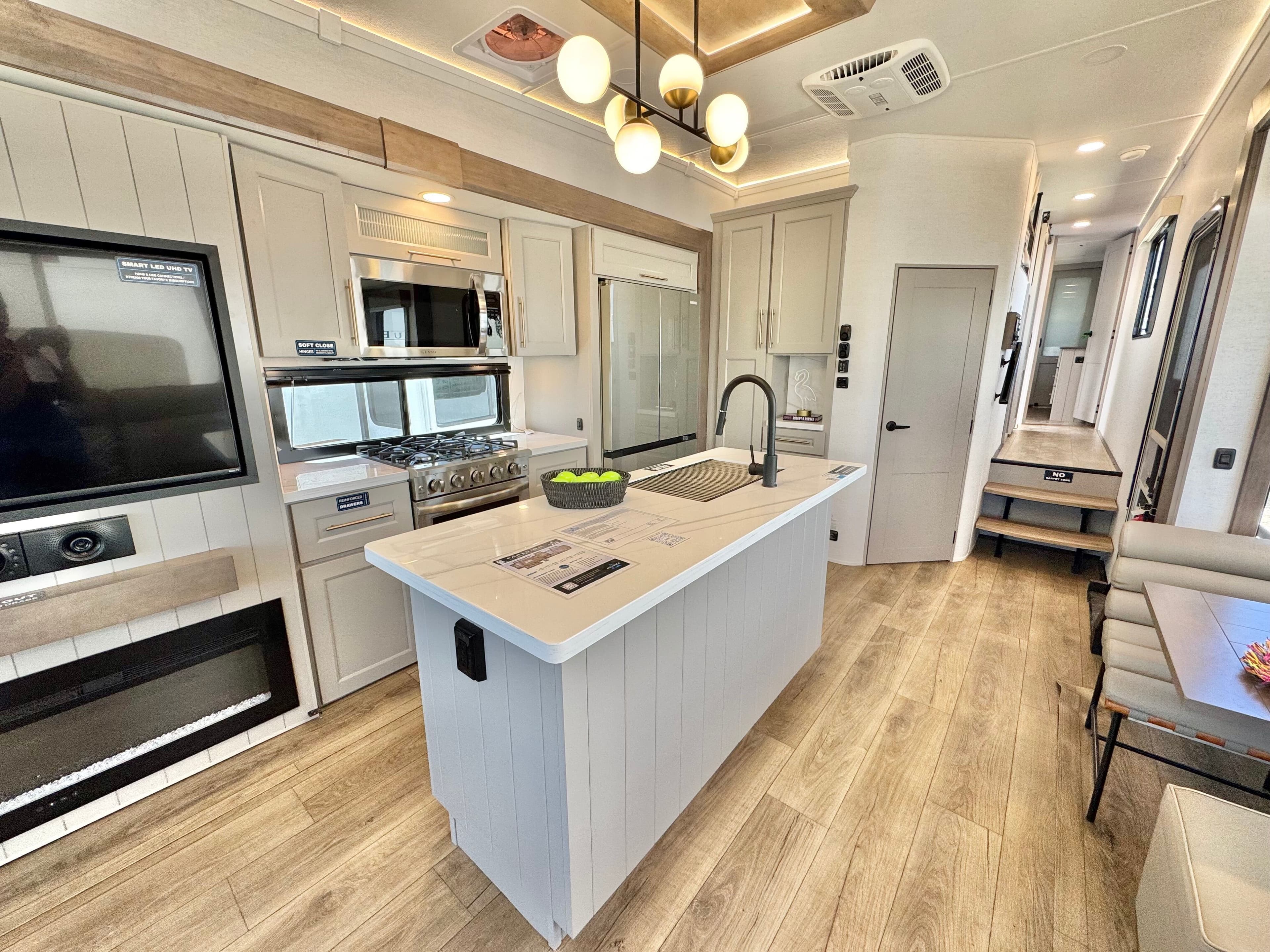 2025 Alliance RV 2025 Alliance RV Paradigm - thumbnail 25