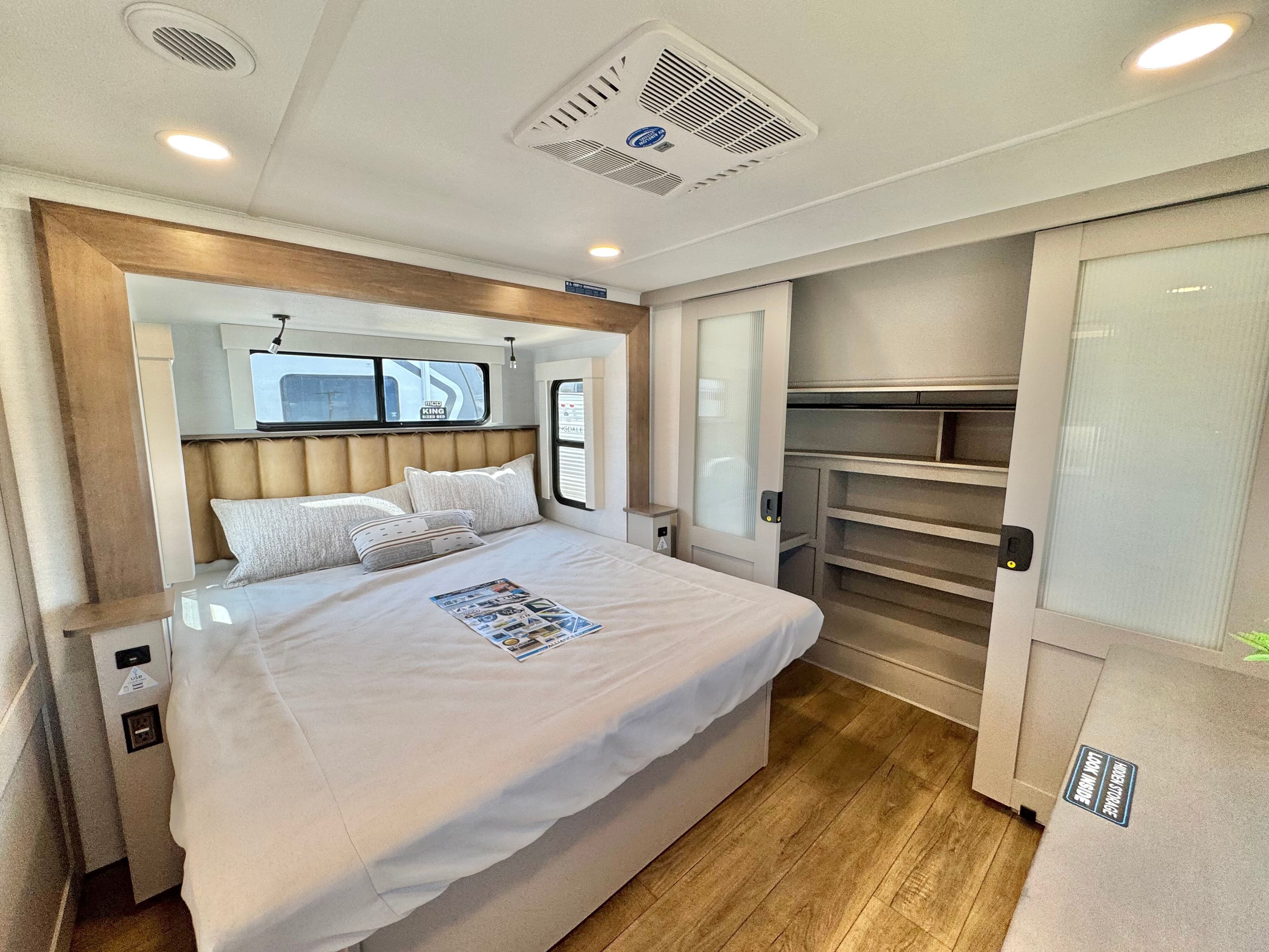 2025 Alliance RV 2025 Alliance RV Paradigm - thumbnail 60