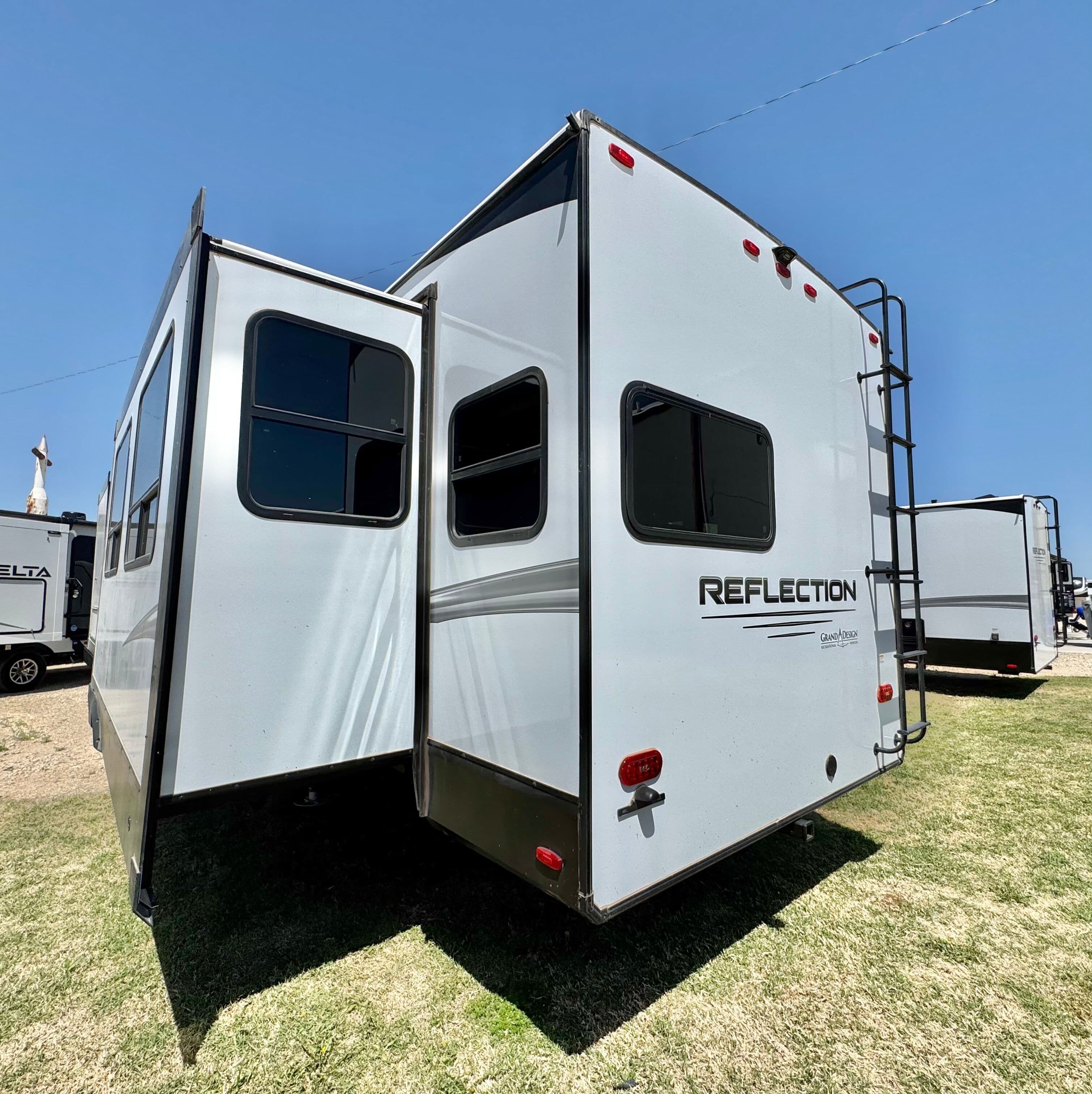 2025 Grand Design 2025 Grand Design Reflection - thumbnail 13