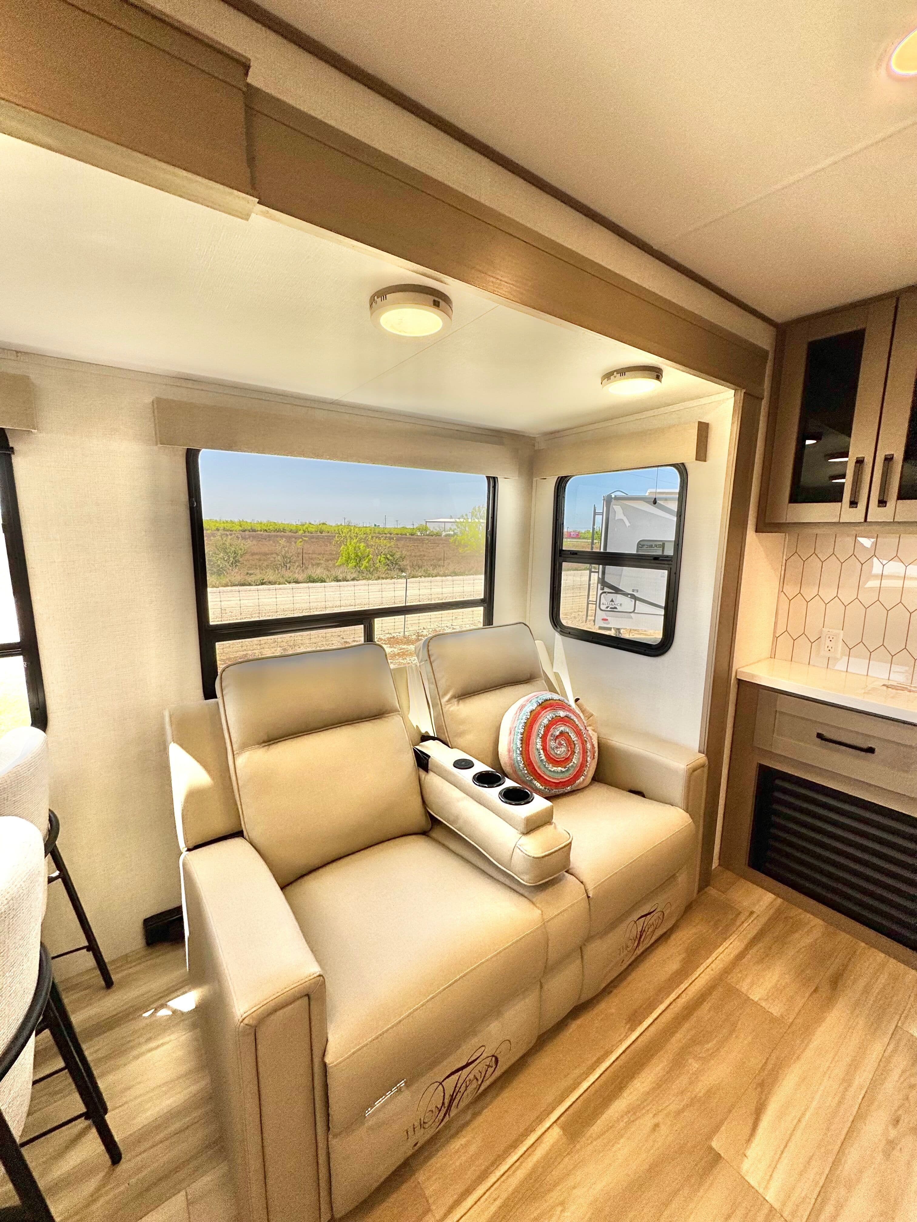 2025 Grand Design 2025 Grand Design Reflection - thumbnail 25