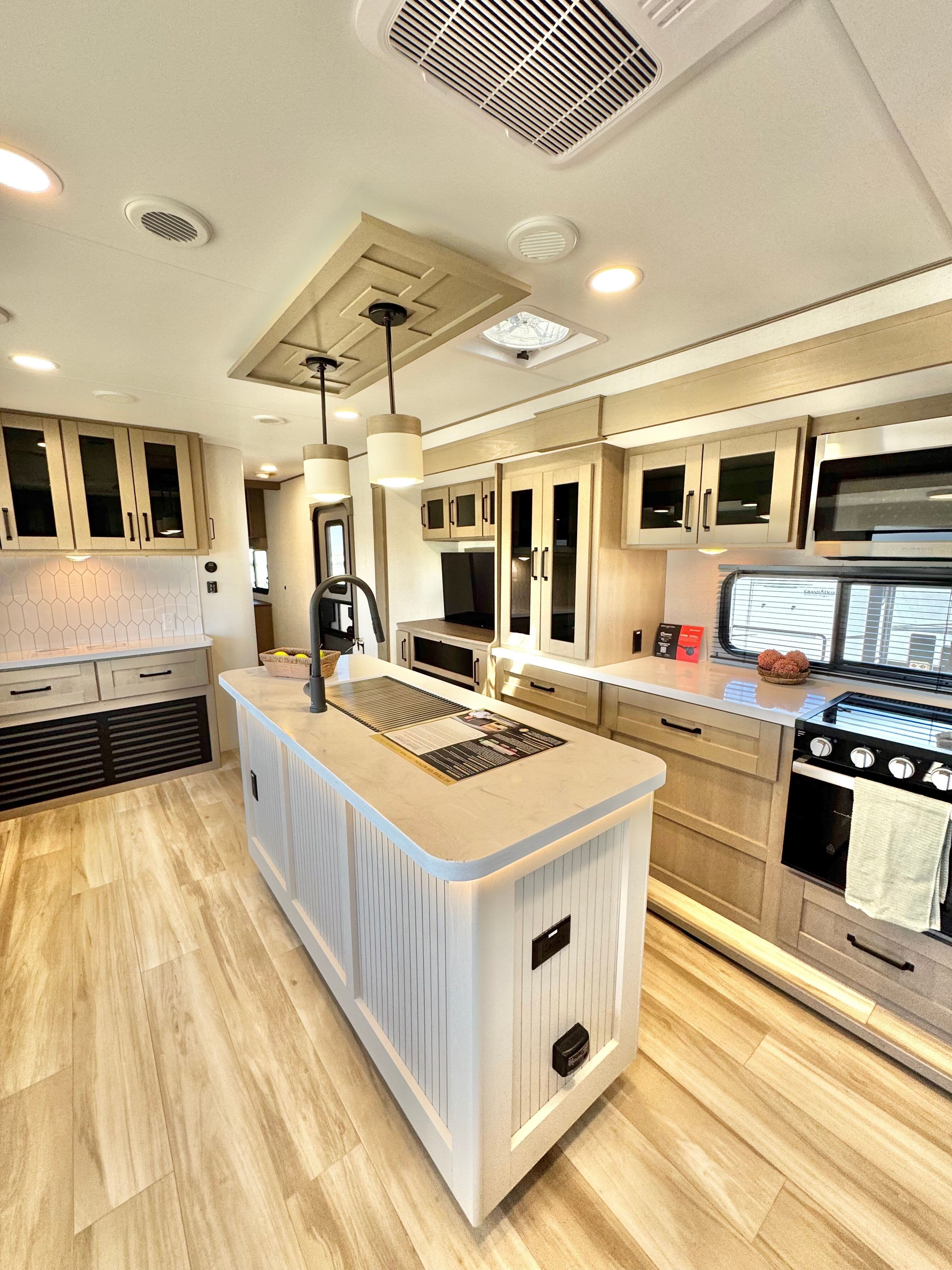 2025 Grand Design 2025 Grand Design Reflection - thumbnail 31