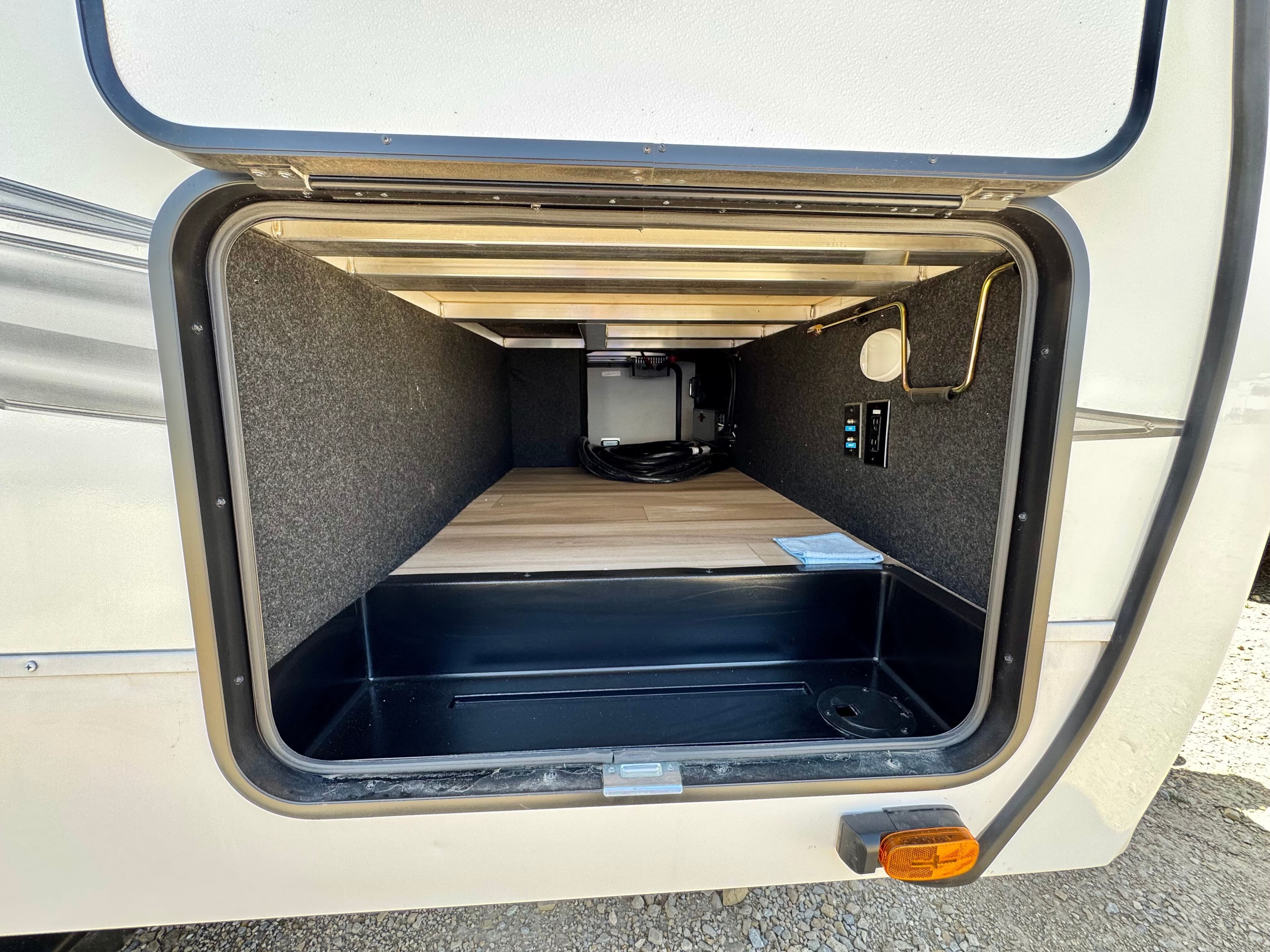 2025 Grand Design 2025 Grand Design Reflection - thumbnail 5