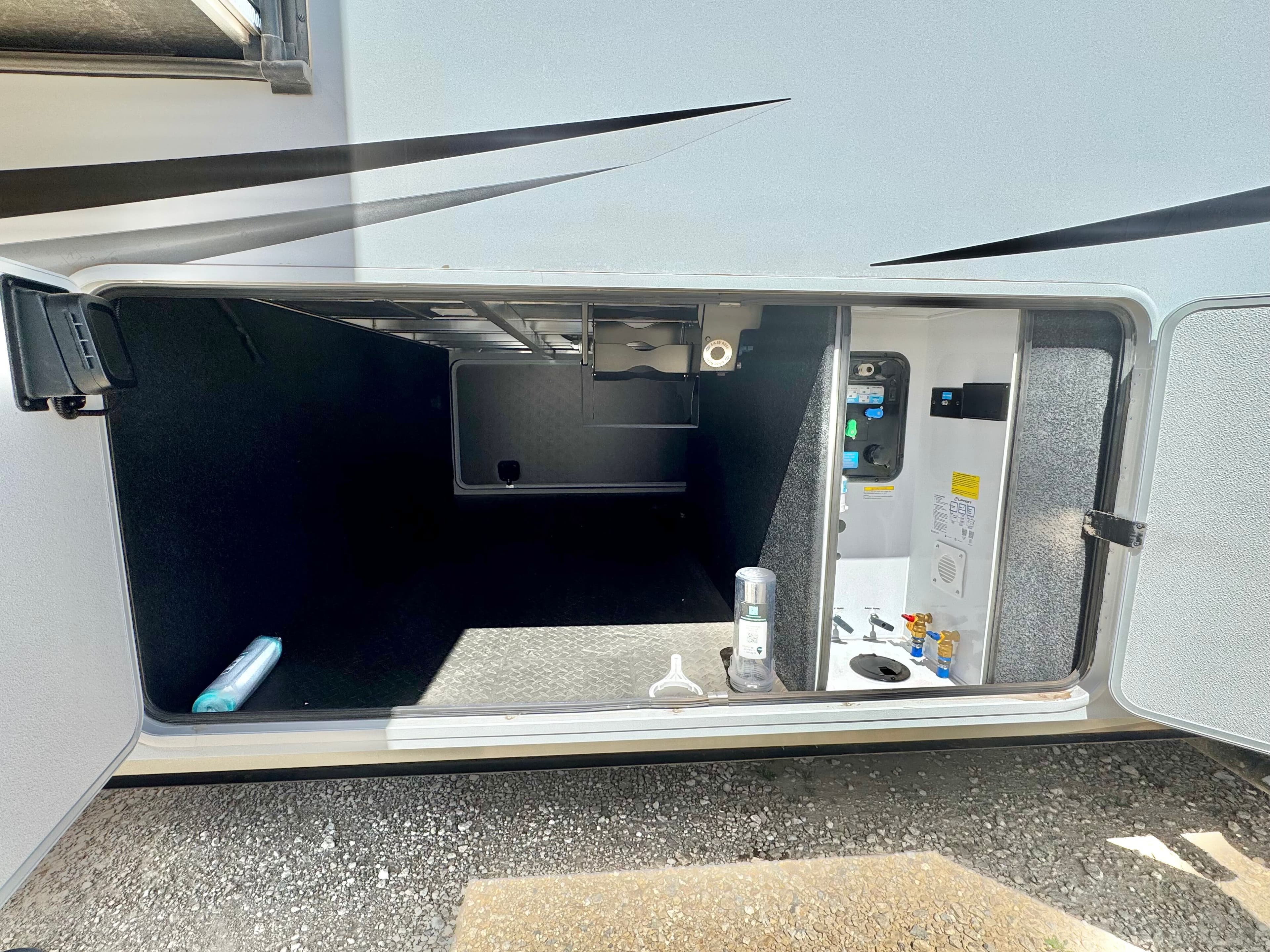 2025 Grand Design 2025 Grand Design Solitude - thumbnail 13