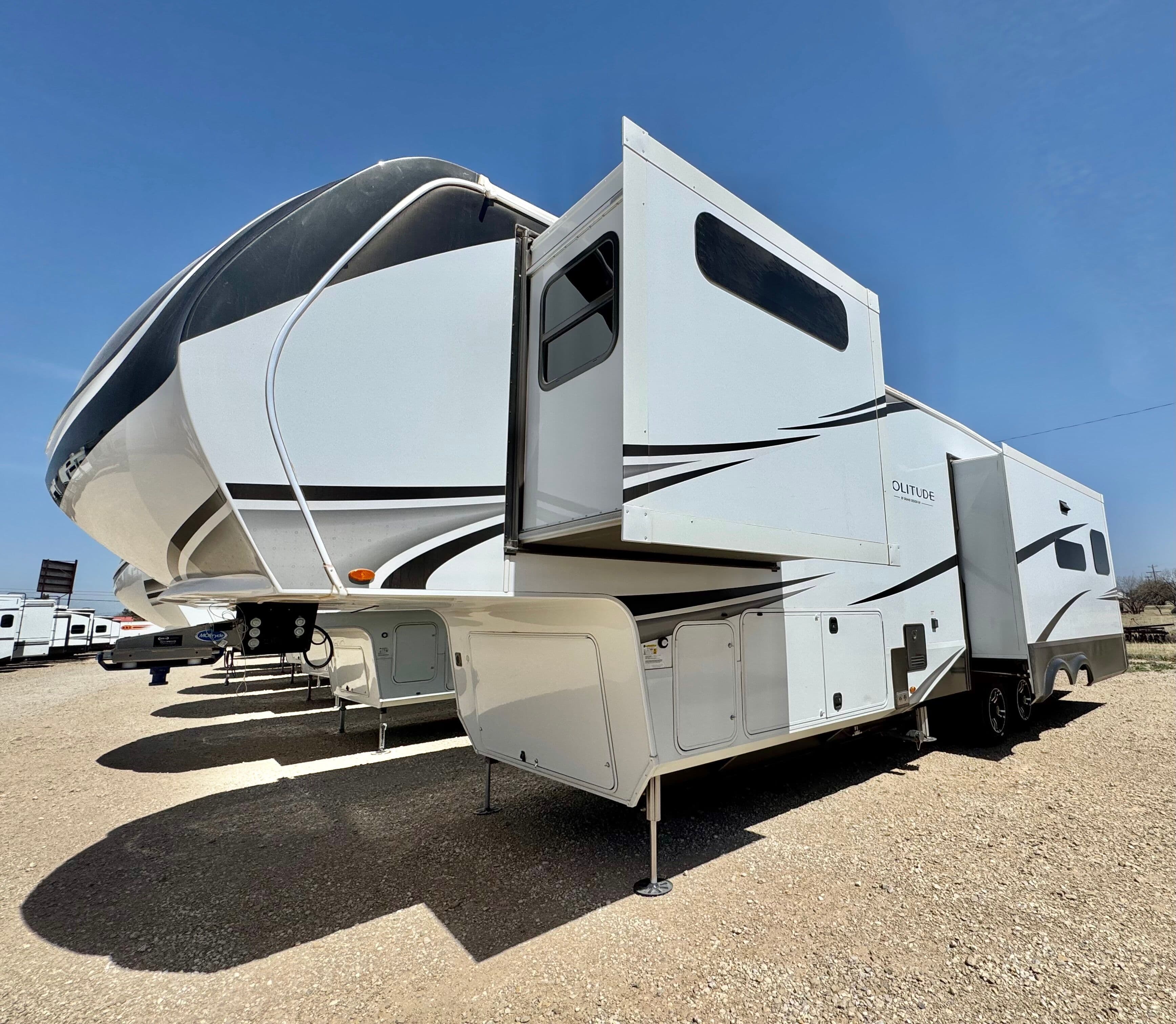 2025 Grand Design 2025 Grand Design Solitude - thumbnail 16