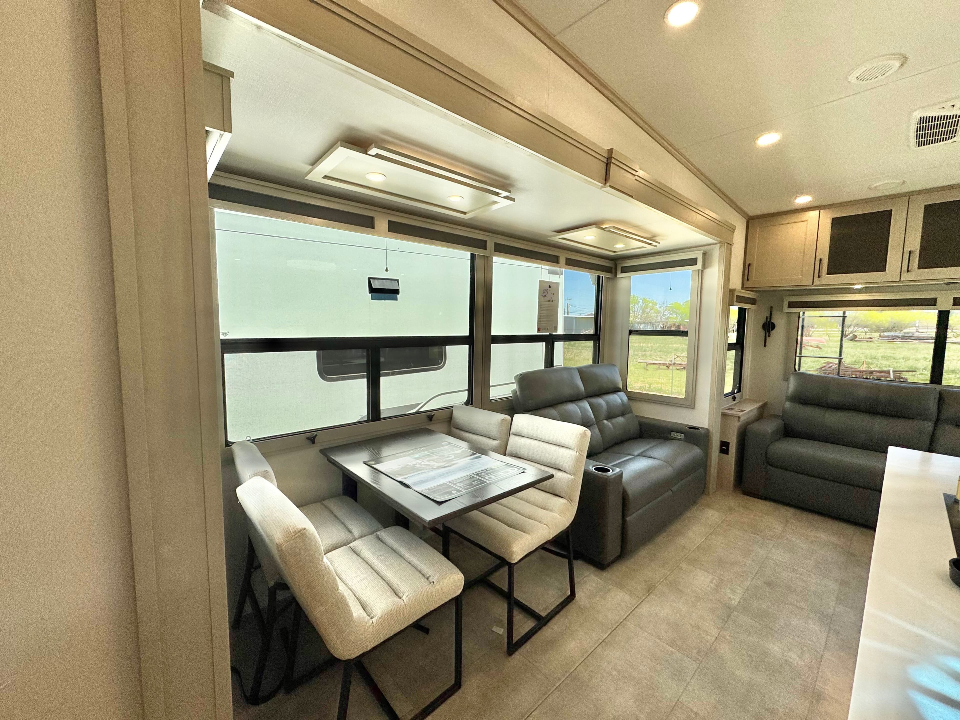 2025 Grand Design 2025 Grand Design Solitude - thumbnail 24