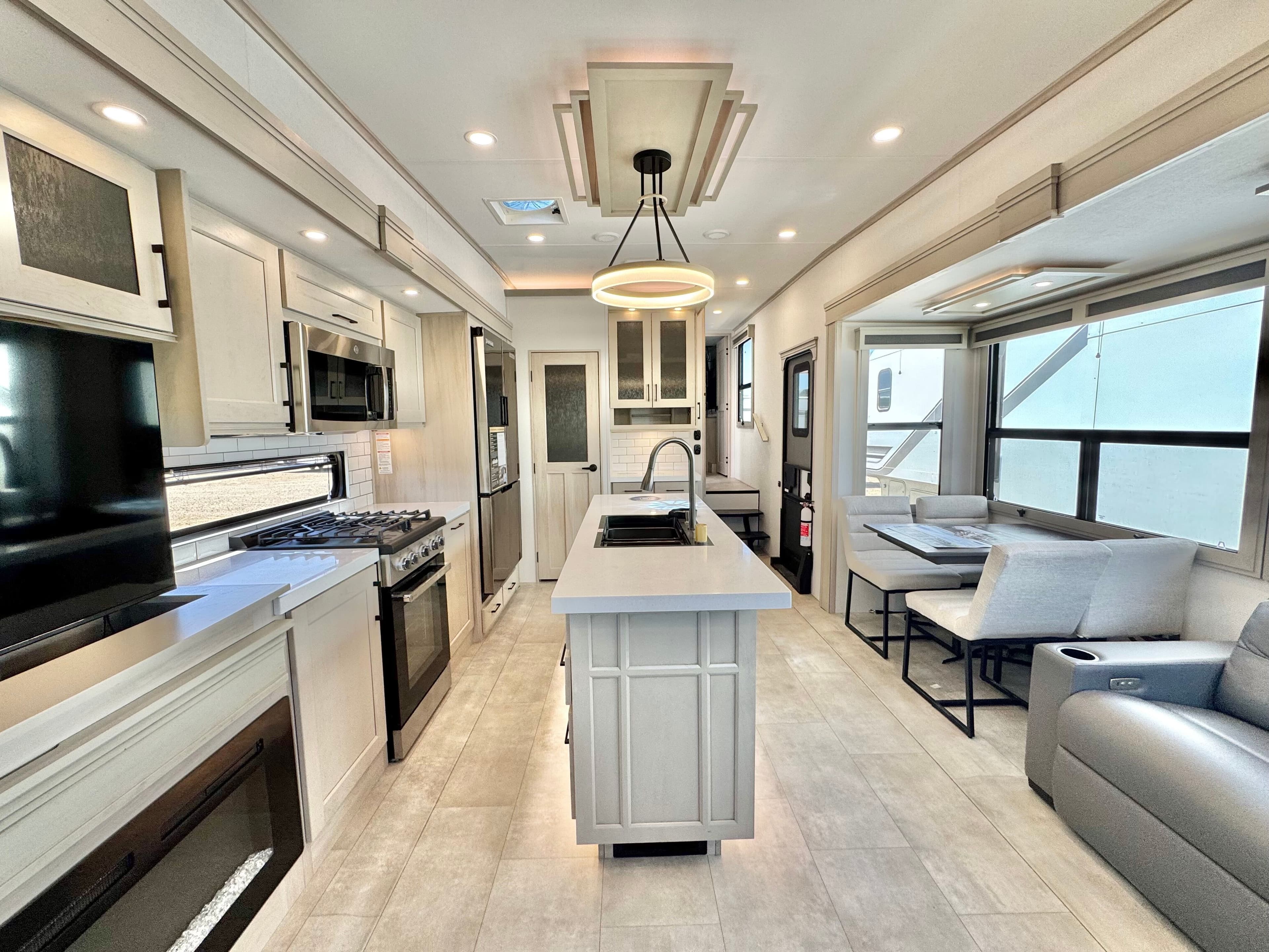 2025 Grand Design 2025 Grand Design Solitude - thumbnail 29