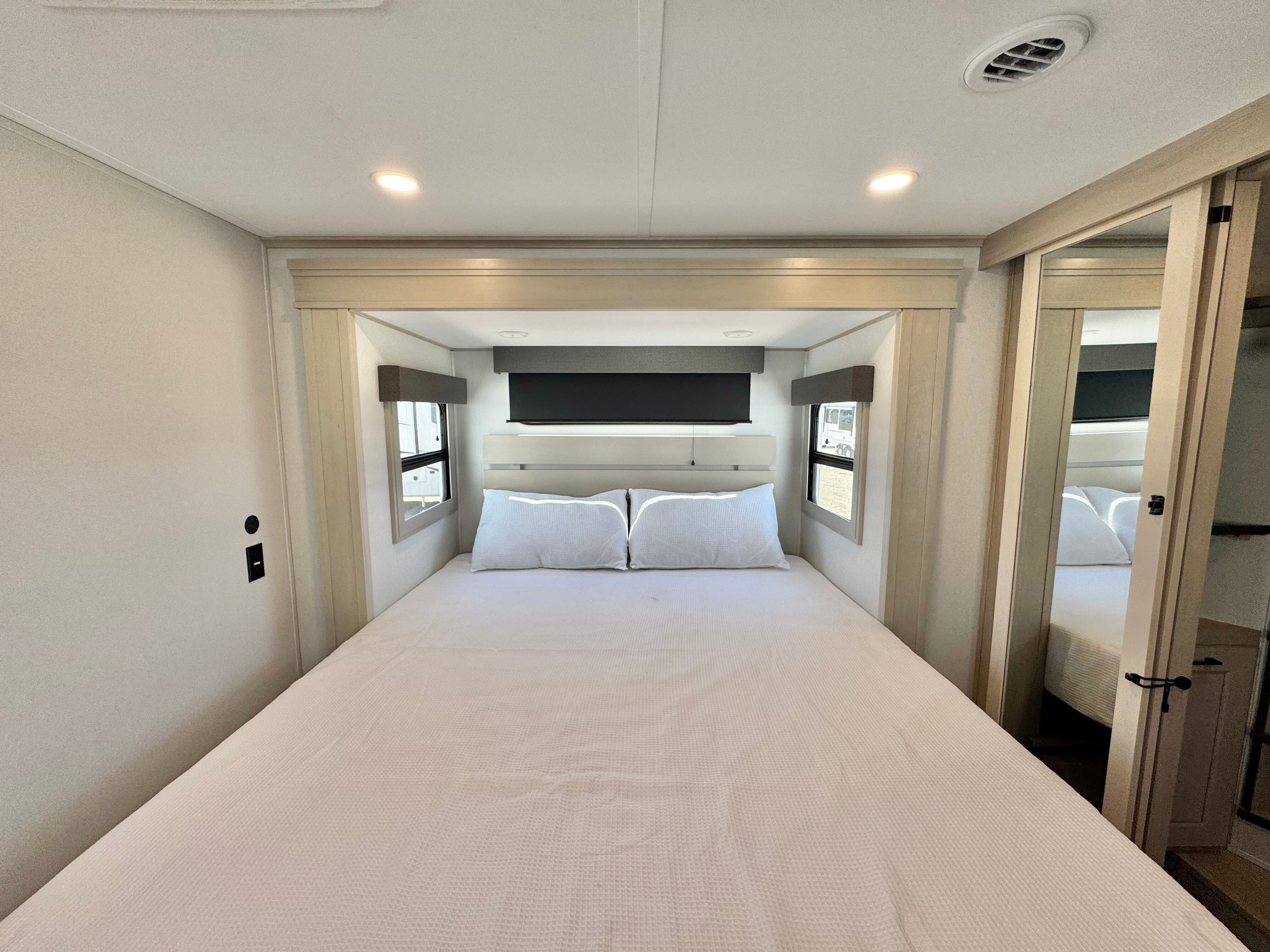 2025 Grand Design 2025 Grand Design Solitude - thumbnail 36