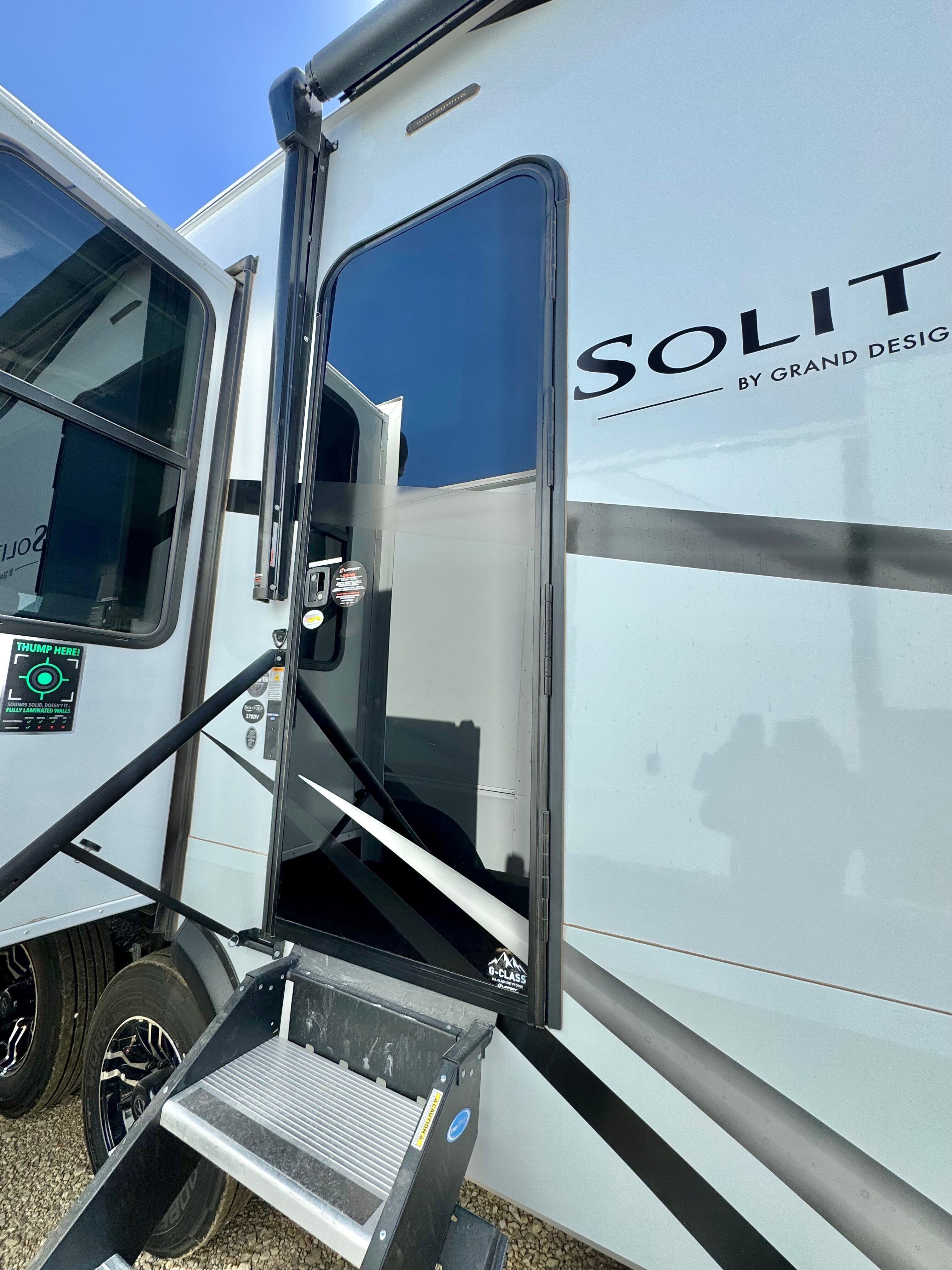 2025 Grand Design 2025 Grand Design Solitude - thumbnail 6