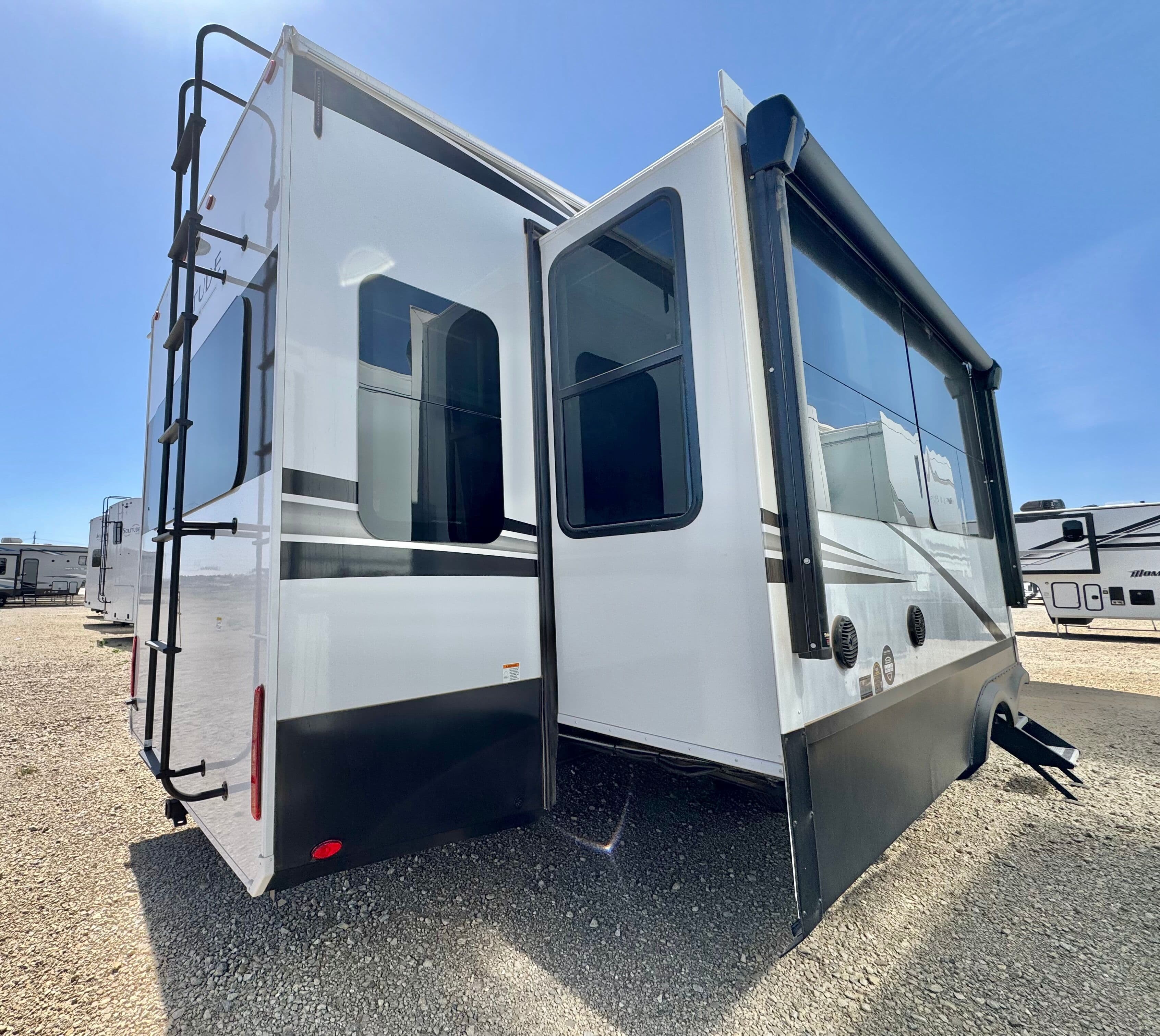 2025 Grand Design 2025 Grand Design Solitude - thumbnail 7