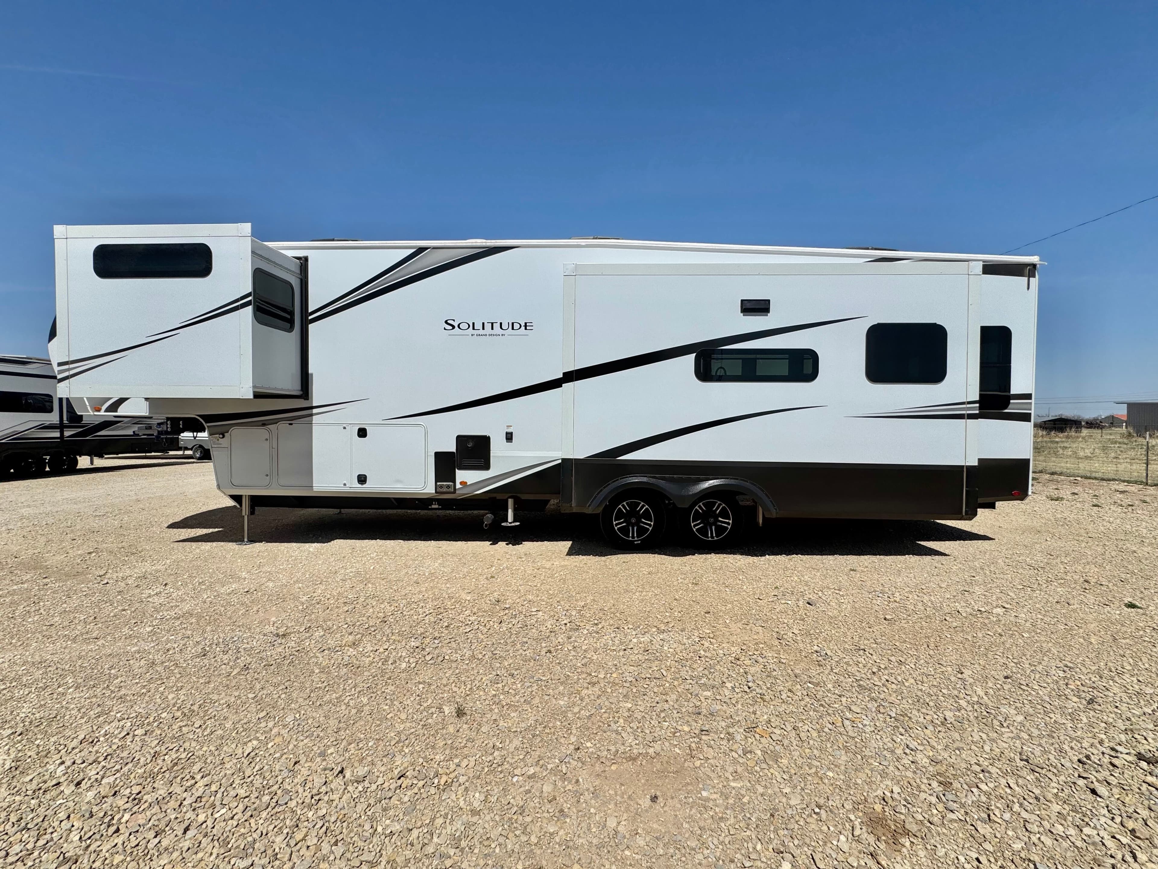 2025 Grand Design 2025 Grand Design Solitude - thumbnail 10