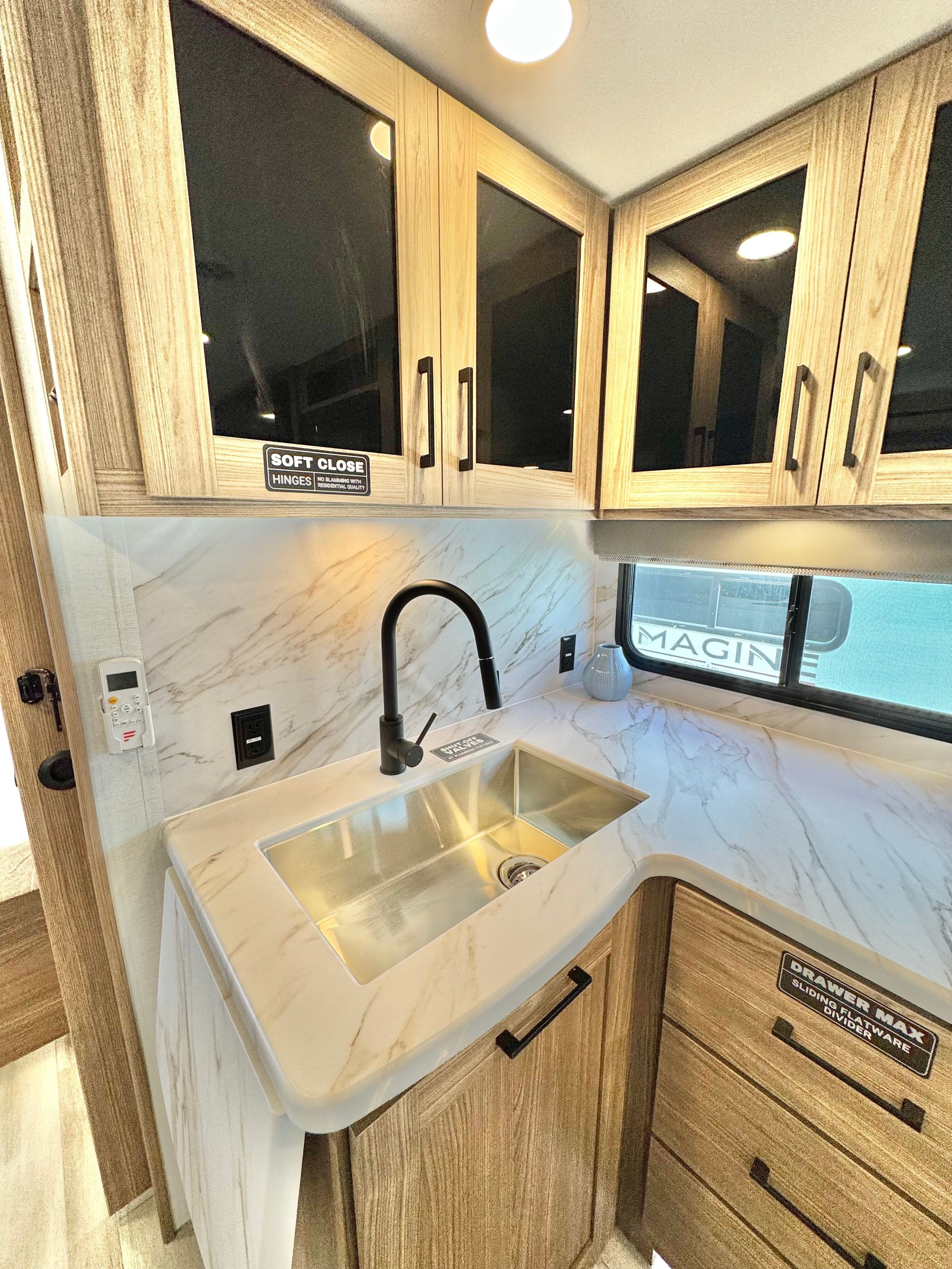 2025 Alliance RV 2025 Alliance RV Delta Ultra Lite - thumbnail 25