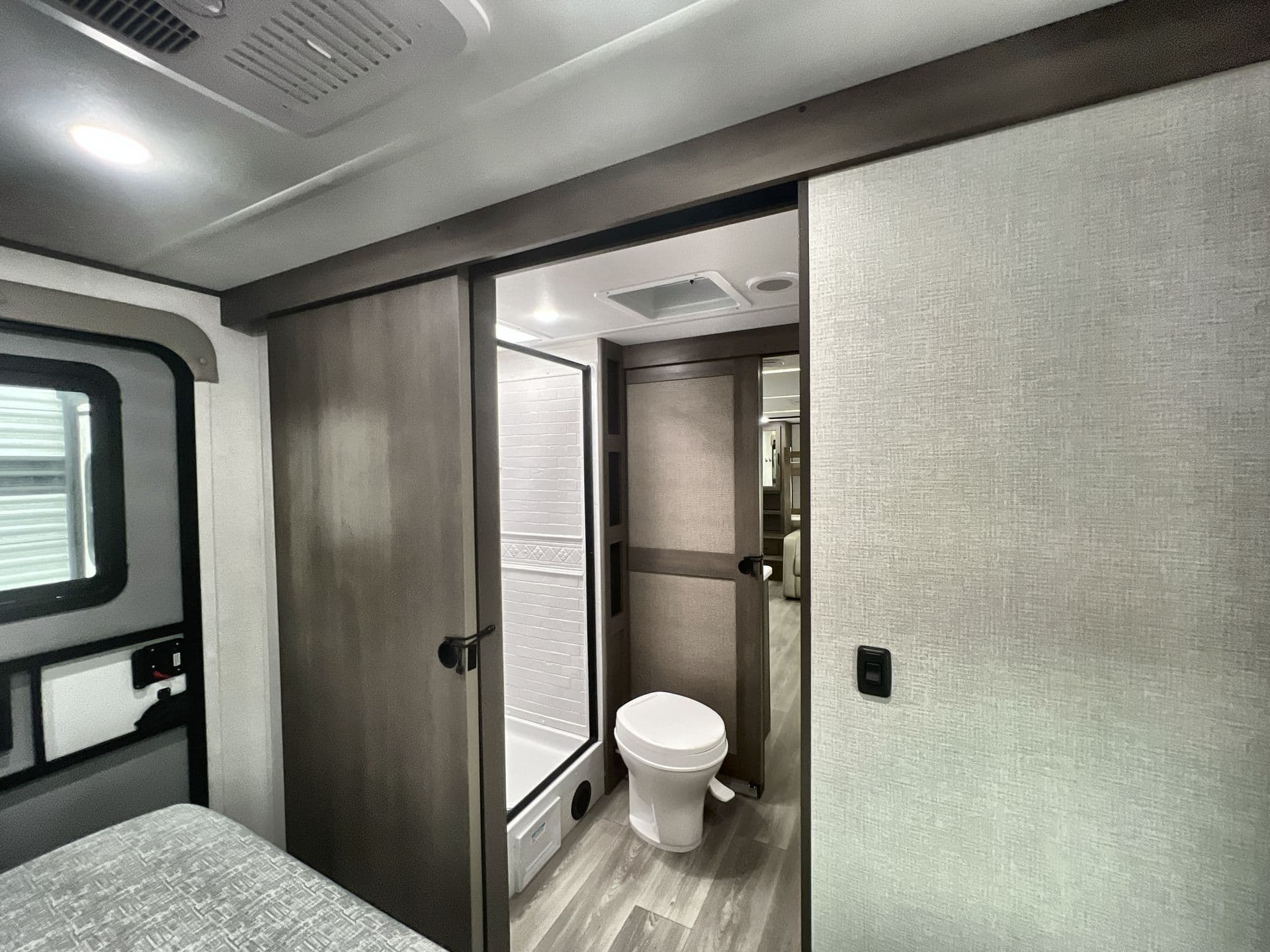 2026 Grand Design 2026 Grand Design Transcend - thumbnail 33