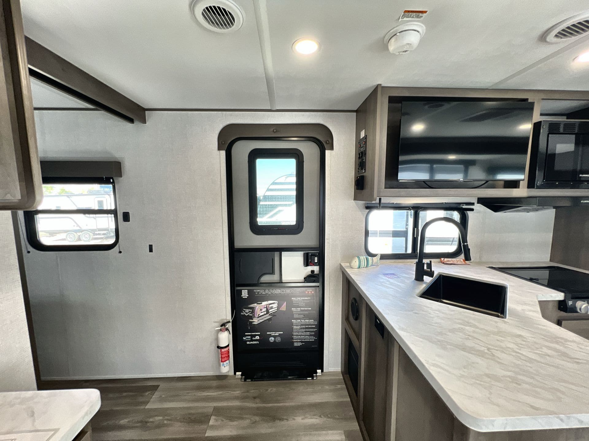 2026 Grand Design 2026 Grand Design Transcend - thumbnail 13