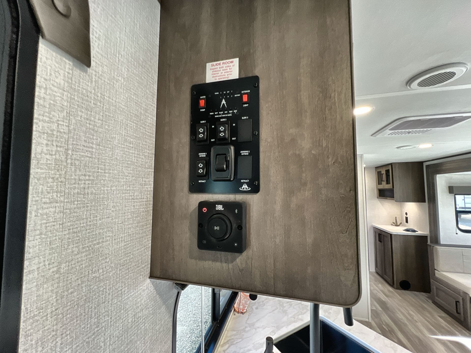 2026 Grand Design 2026 Grand Design Transcend - thumbnail 14