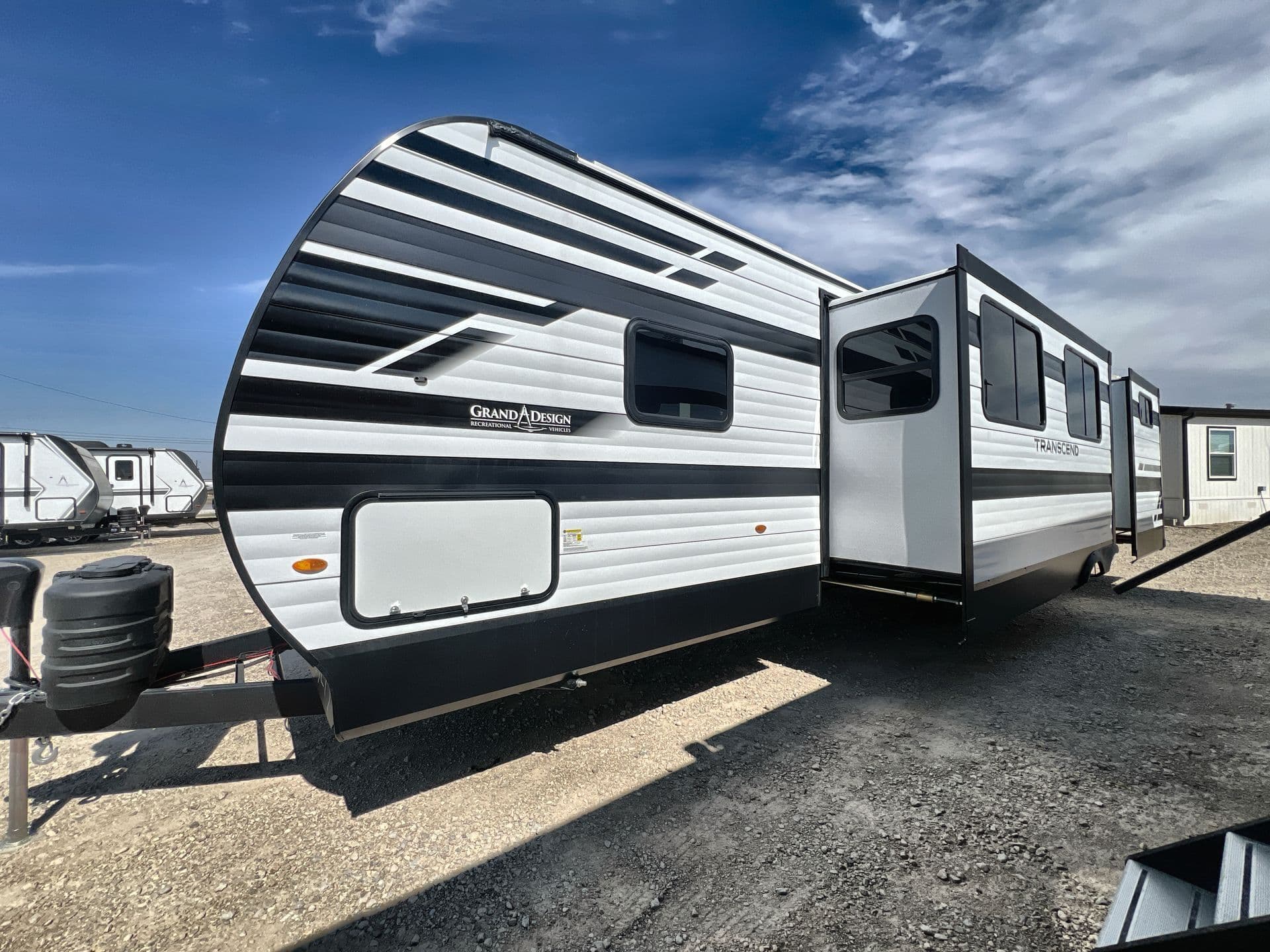 2026 Grand Design 2026 Grand Design Transcend - thumbnail 3