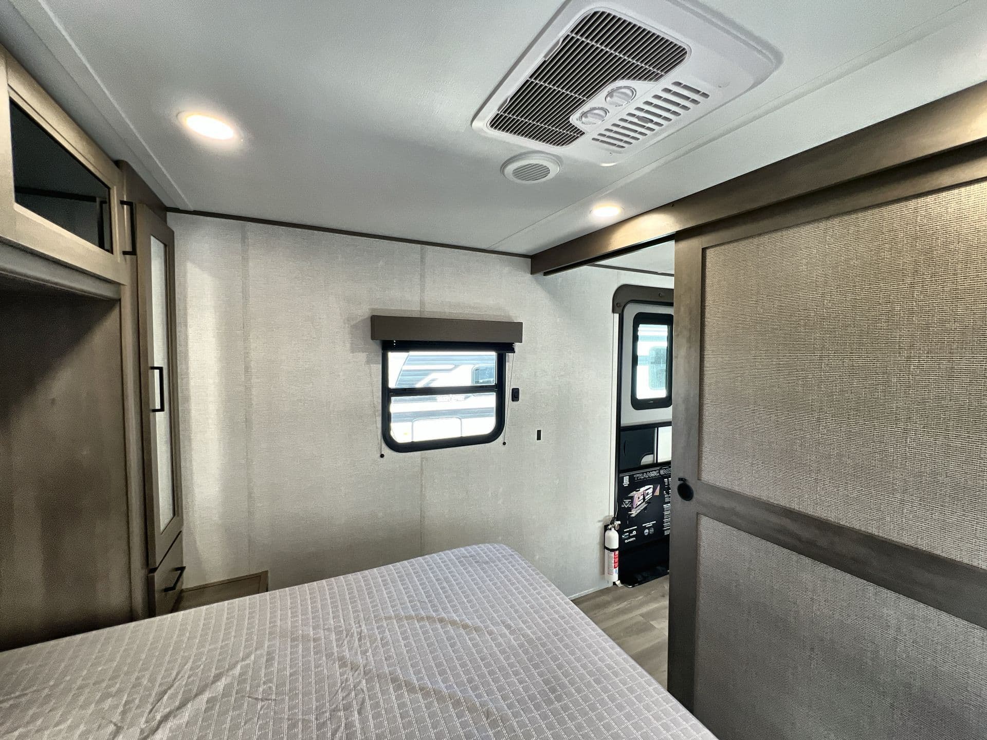 2026 Grand Design 2026 Grand Design Transcend - thumbnail 32