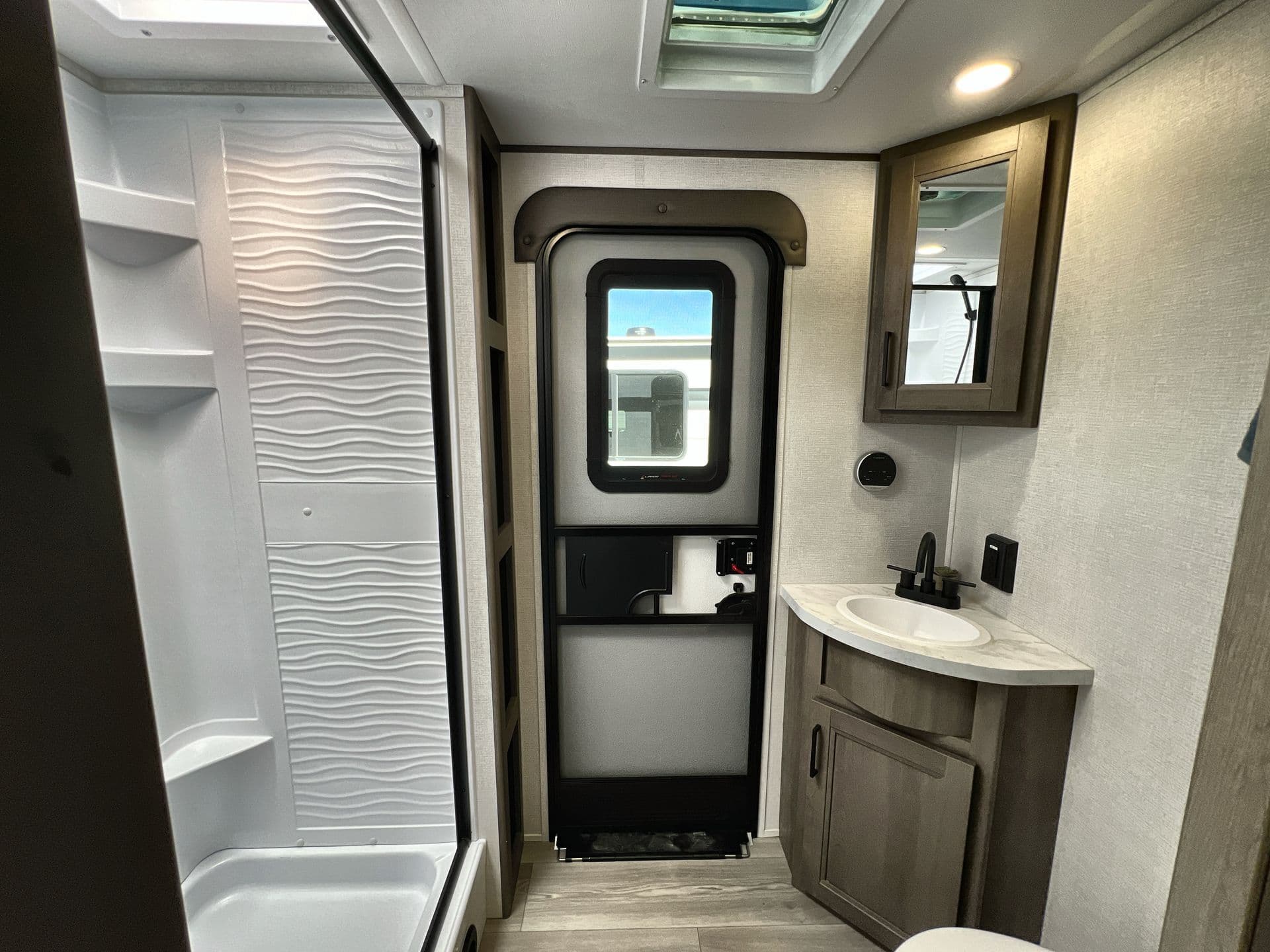 2026 Grand Design 2026 Grand Design Transcend - thumbnail 33