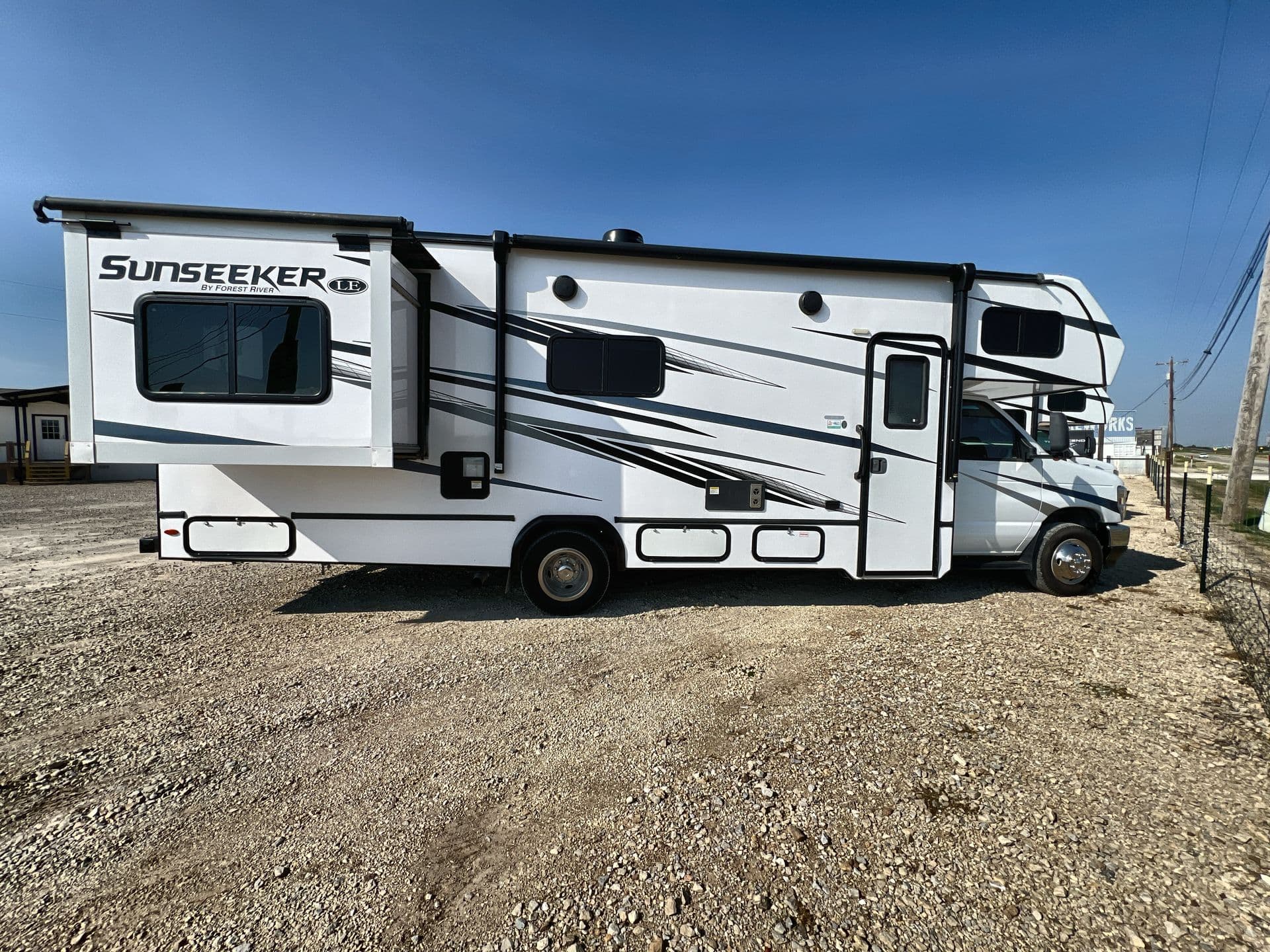 2024 Forest River Sunseeker LE 2550DSLE