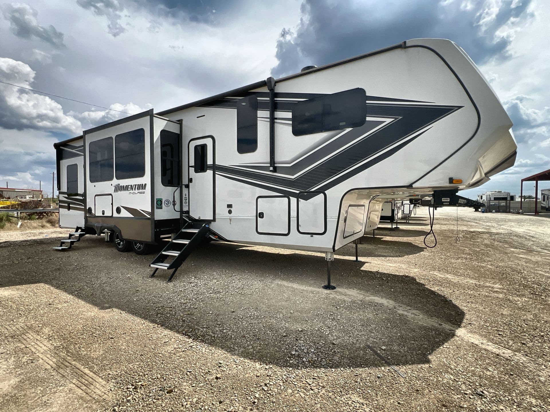 2023 Grand Design MOMENTUM M-CLASS 351MS