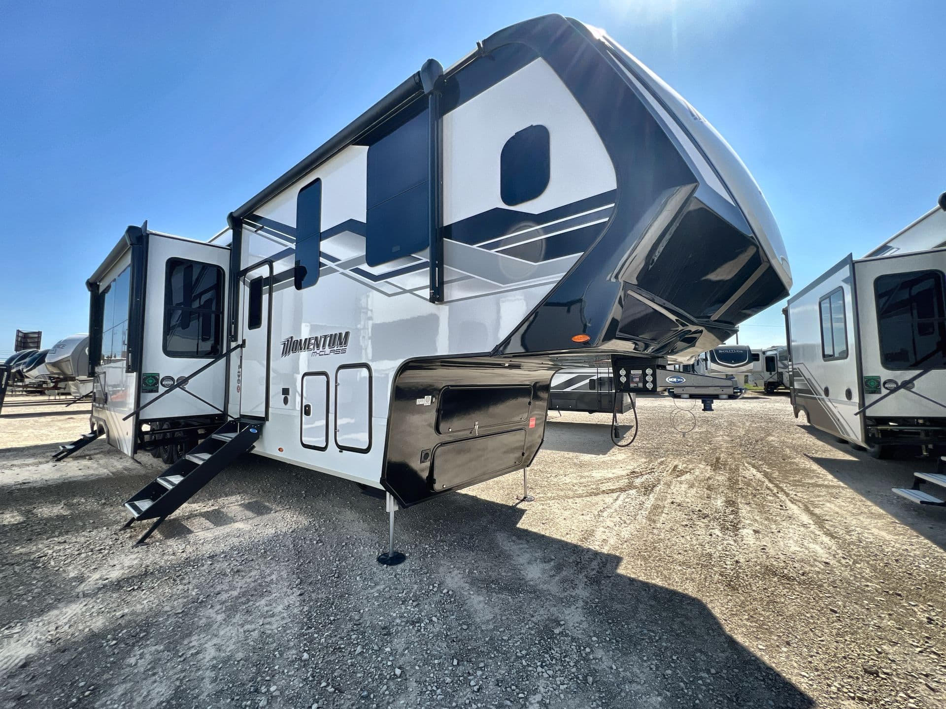 2026 Grand Design MOMENTUM LUXURY 395MS