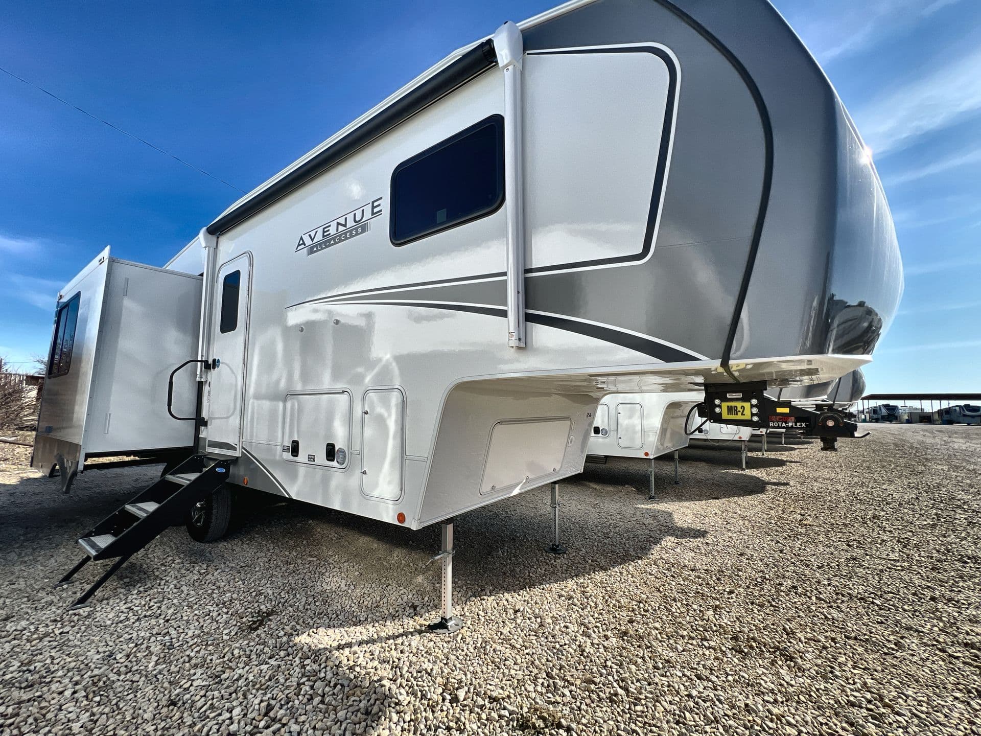 2026 Alliance RV AVENUE ALL-ACCESS SERIES 25RL